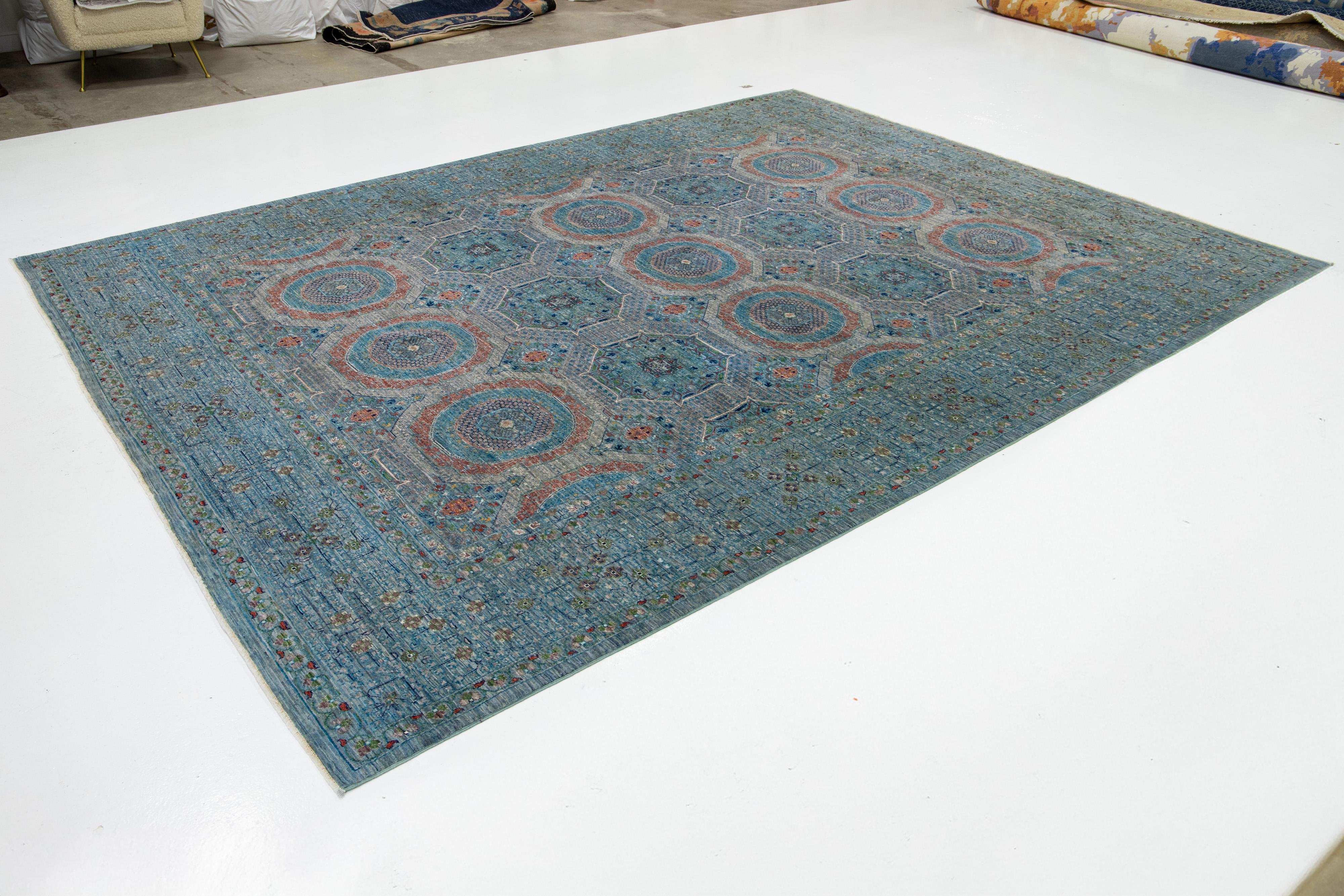Pakistano Tappeto moderno in lana Mamluke blu con disegno geometrico in vendita