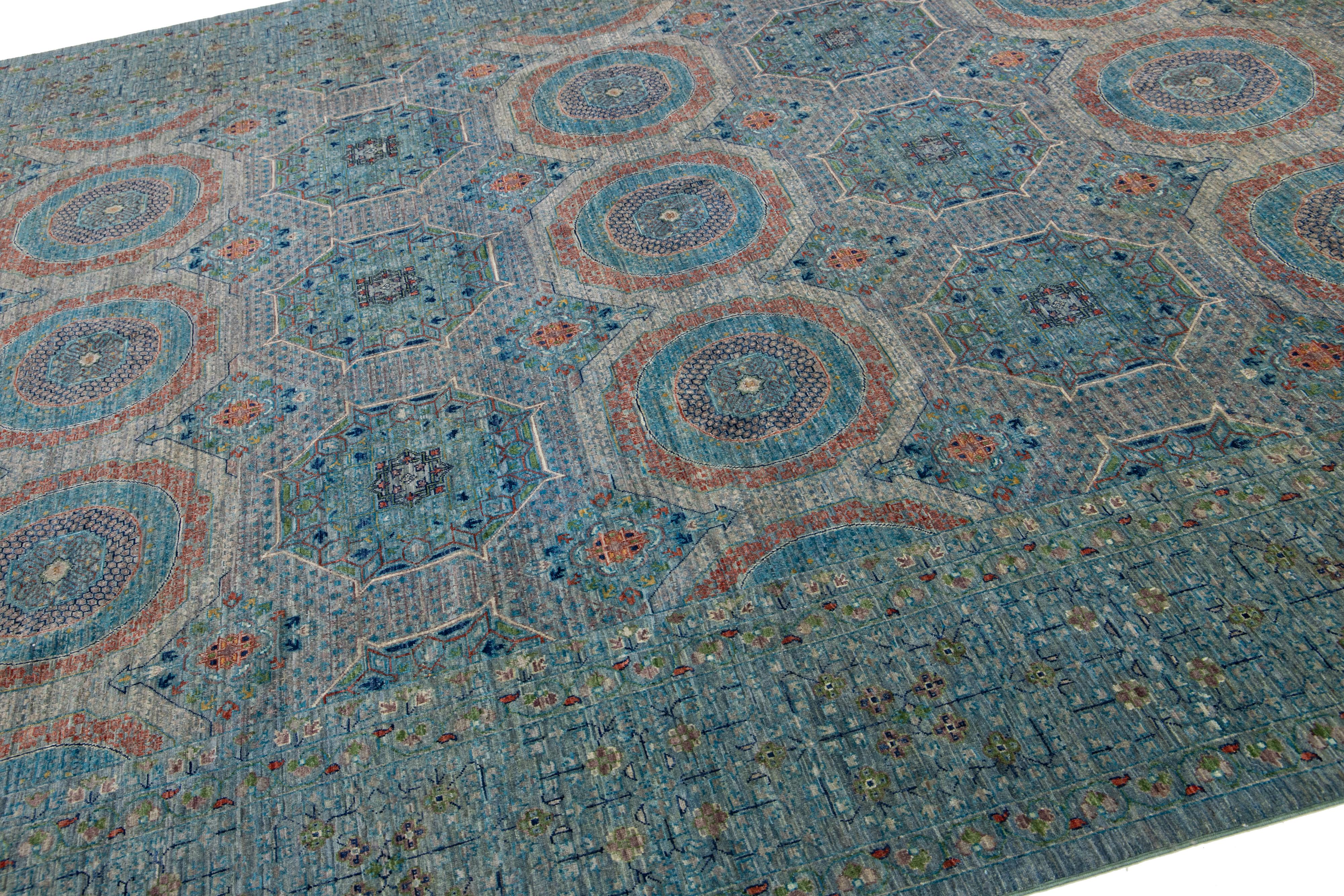 Annodato a mano Tappeto moderno in lana Mamluke blu con disegno geometrico in vendita