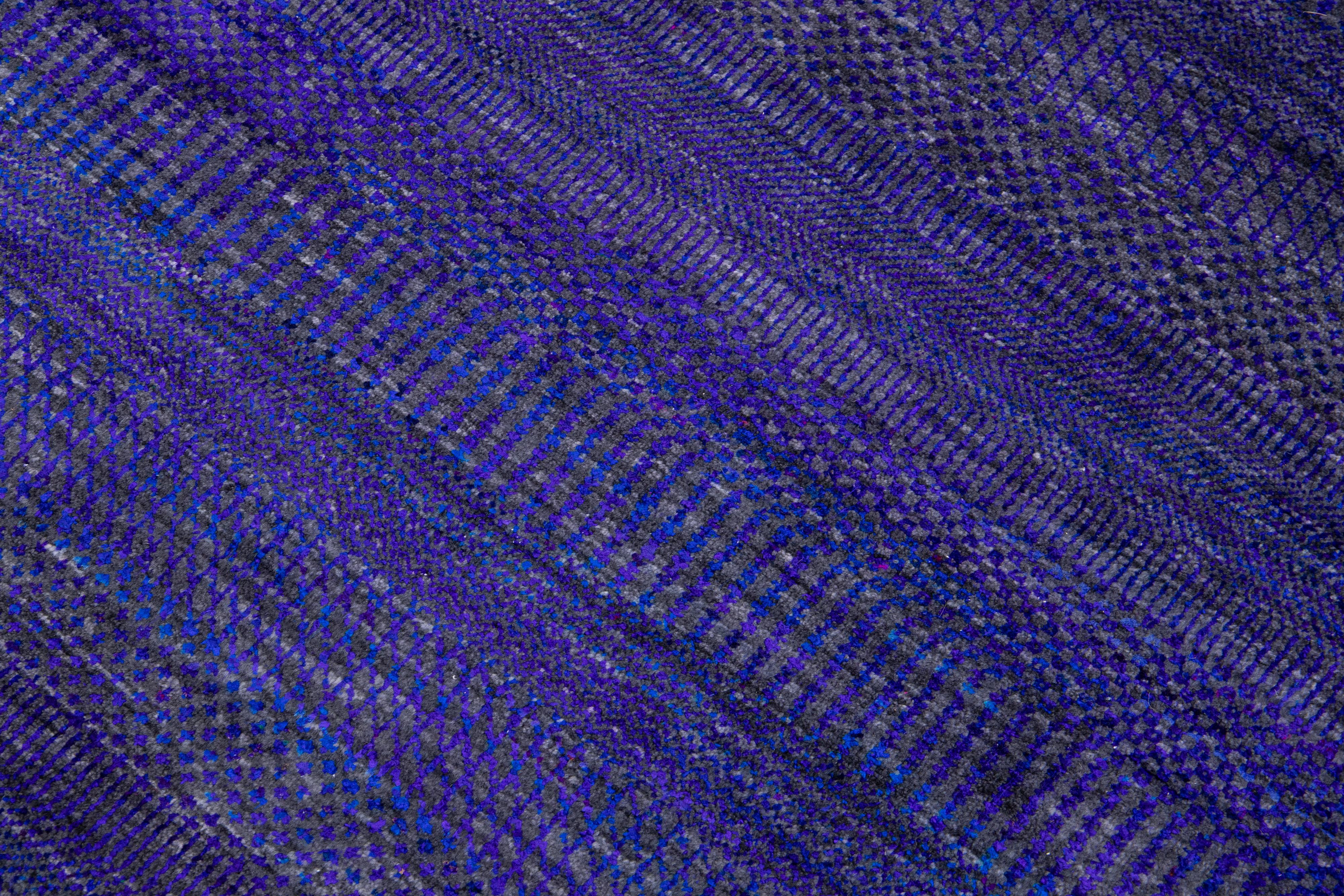 Blauer moderner Savannah handgefertigter Oversize-Wollteppich in Blau mit geometrischem Design im Angebot 4