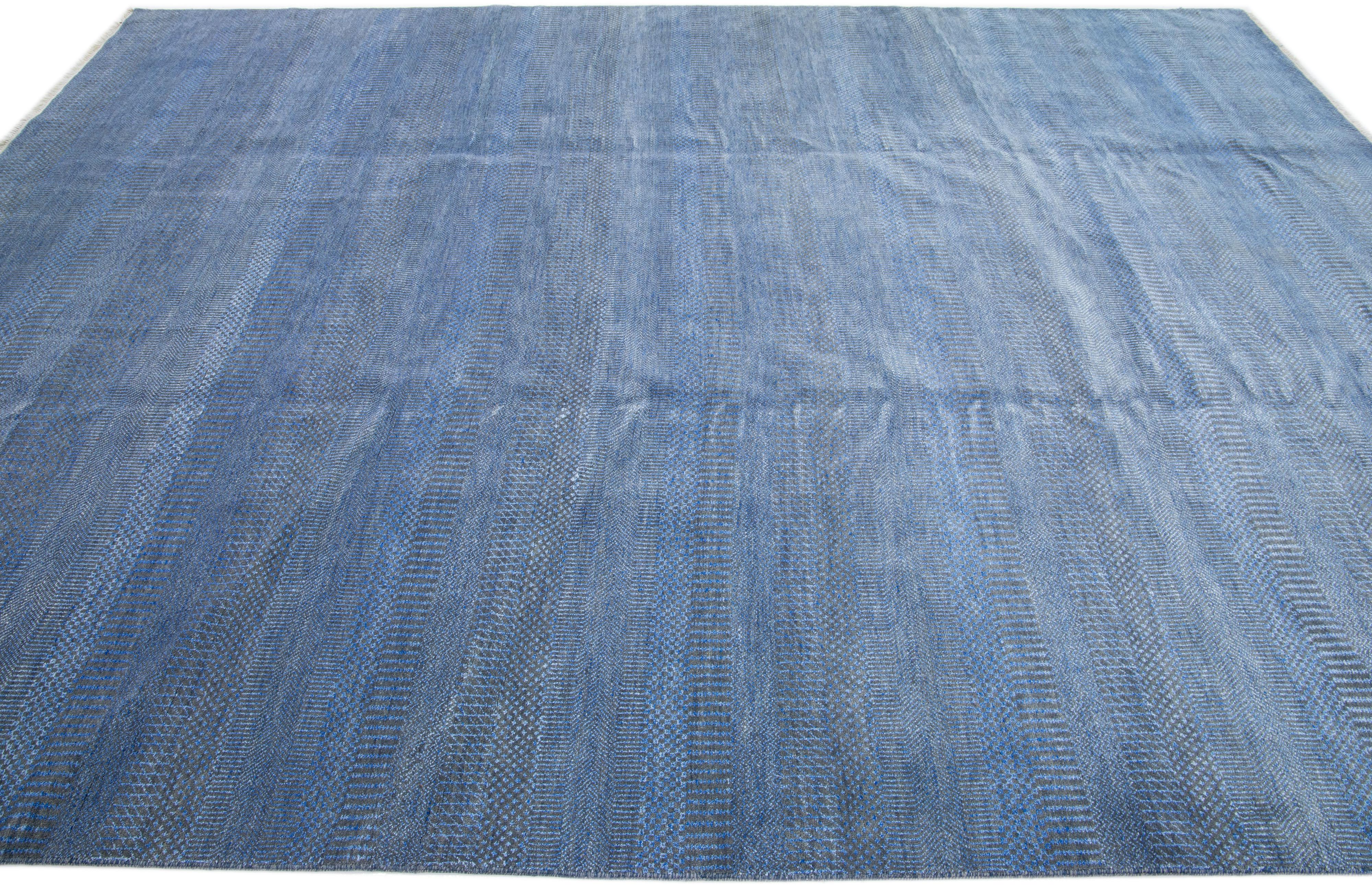 Hand-Knotted Blue Modern Savannah Wool Rug with Geometric Design For Sale