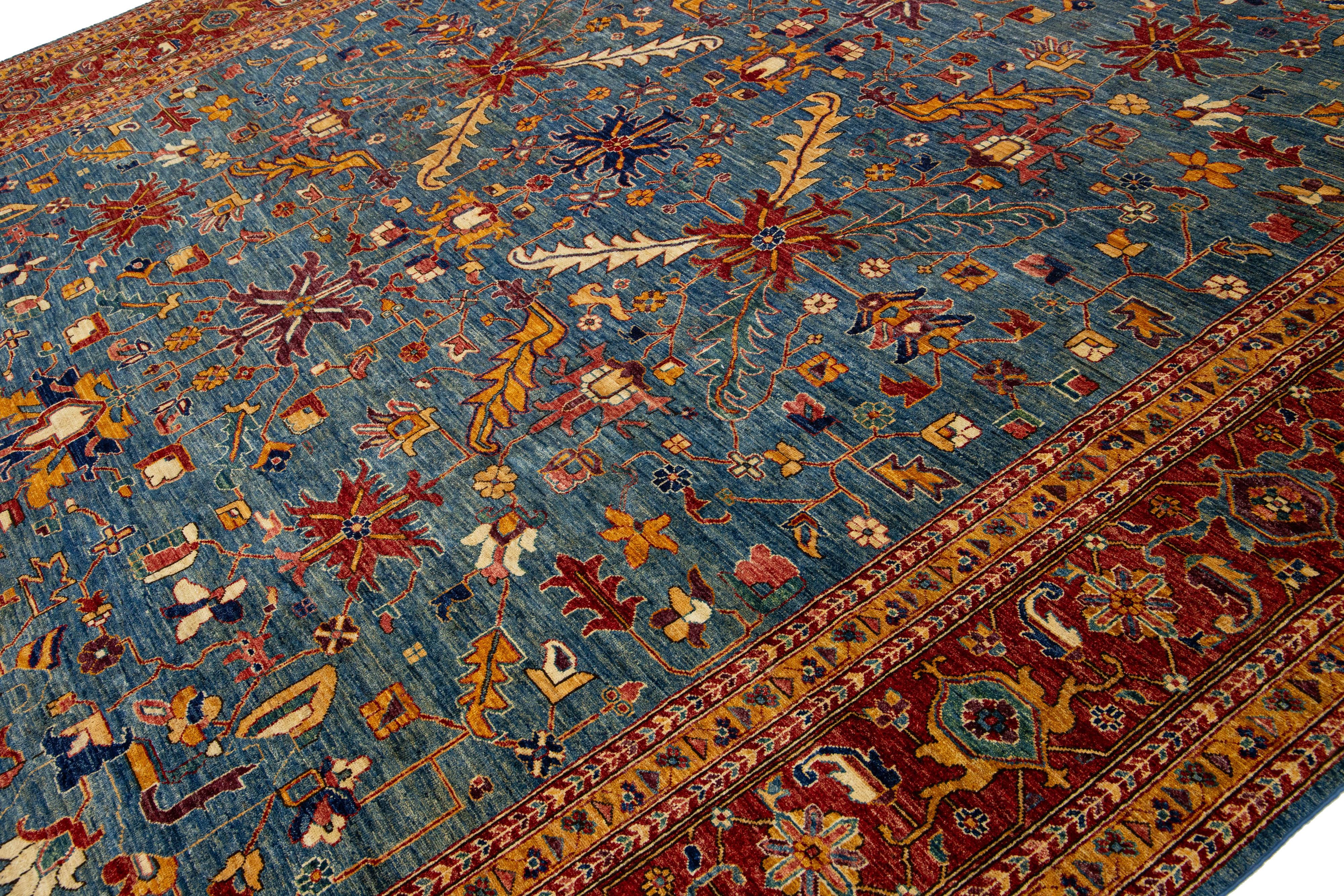 Blauer moderner Wollteppich im Serapi-Stil mit Blumenmotiv im Serapi-Stil (Islamisch) im Angebot
