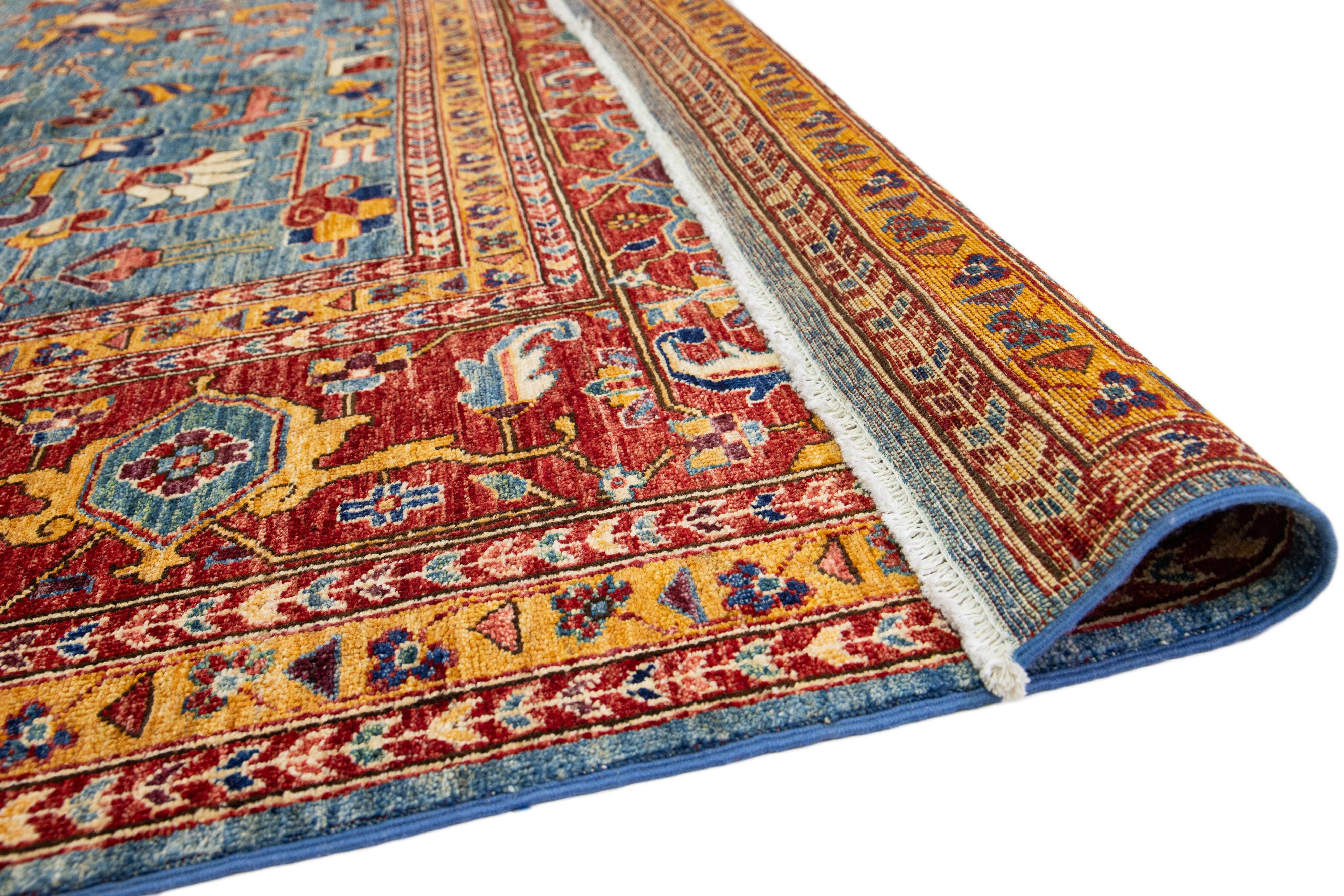 Blauer moderner Wollteppich im Serapi-Stil mit Blumenmotiv im Serapi-Stil (Pakistanisch) im Angebot