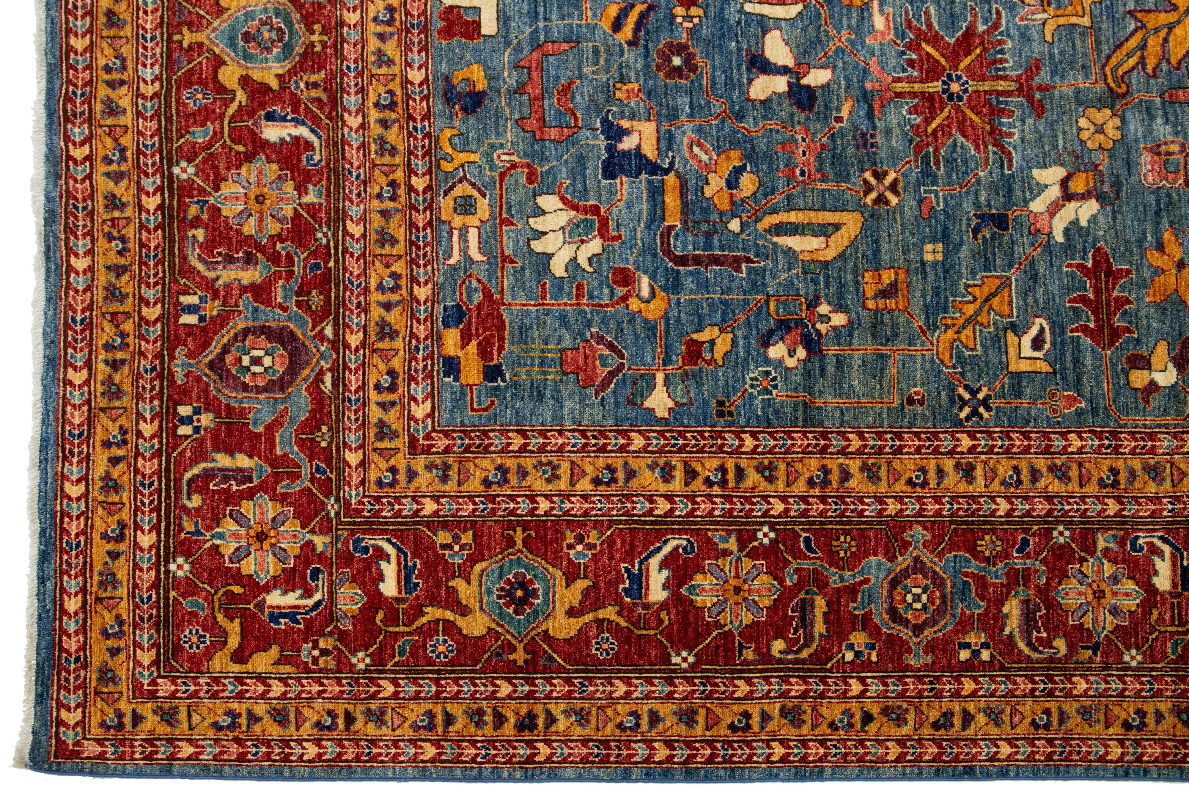 Blauer moderner Wollteppich im Serapi-Stil mit Blumenmotiv im Serapi-Stil im Zustand „Neu“ im Angebot in Norwalk, CT