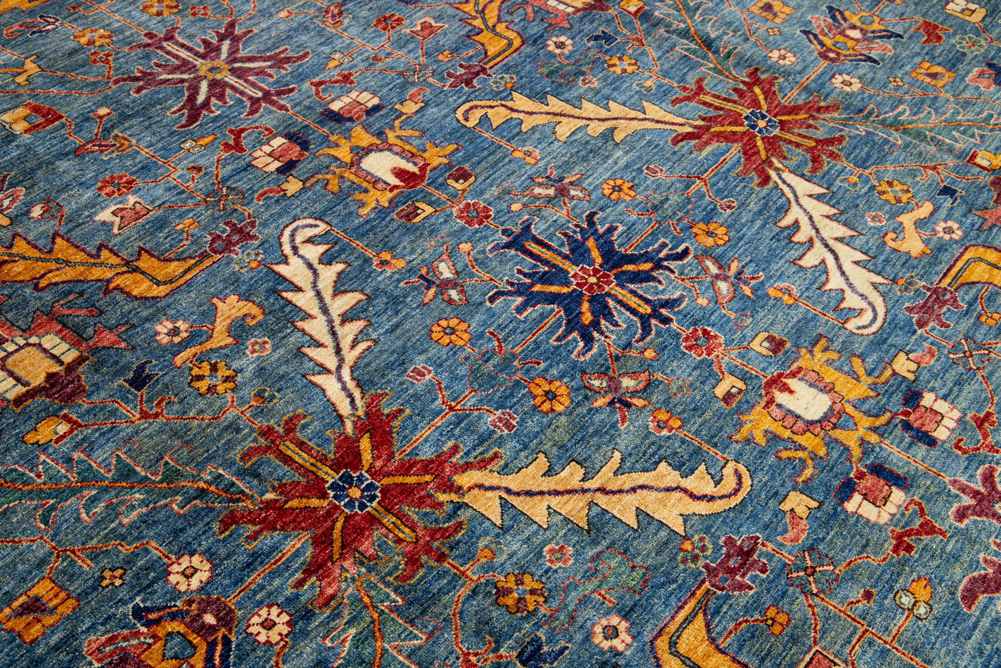 Blauer moderner Wollteppich im Serapi-Stil mit Blumenmotiv im Serapi-Stil (Wolle) im Angebot