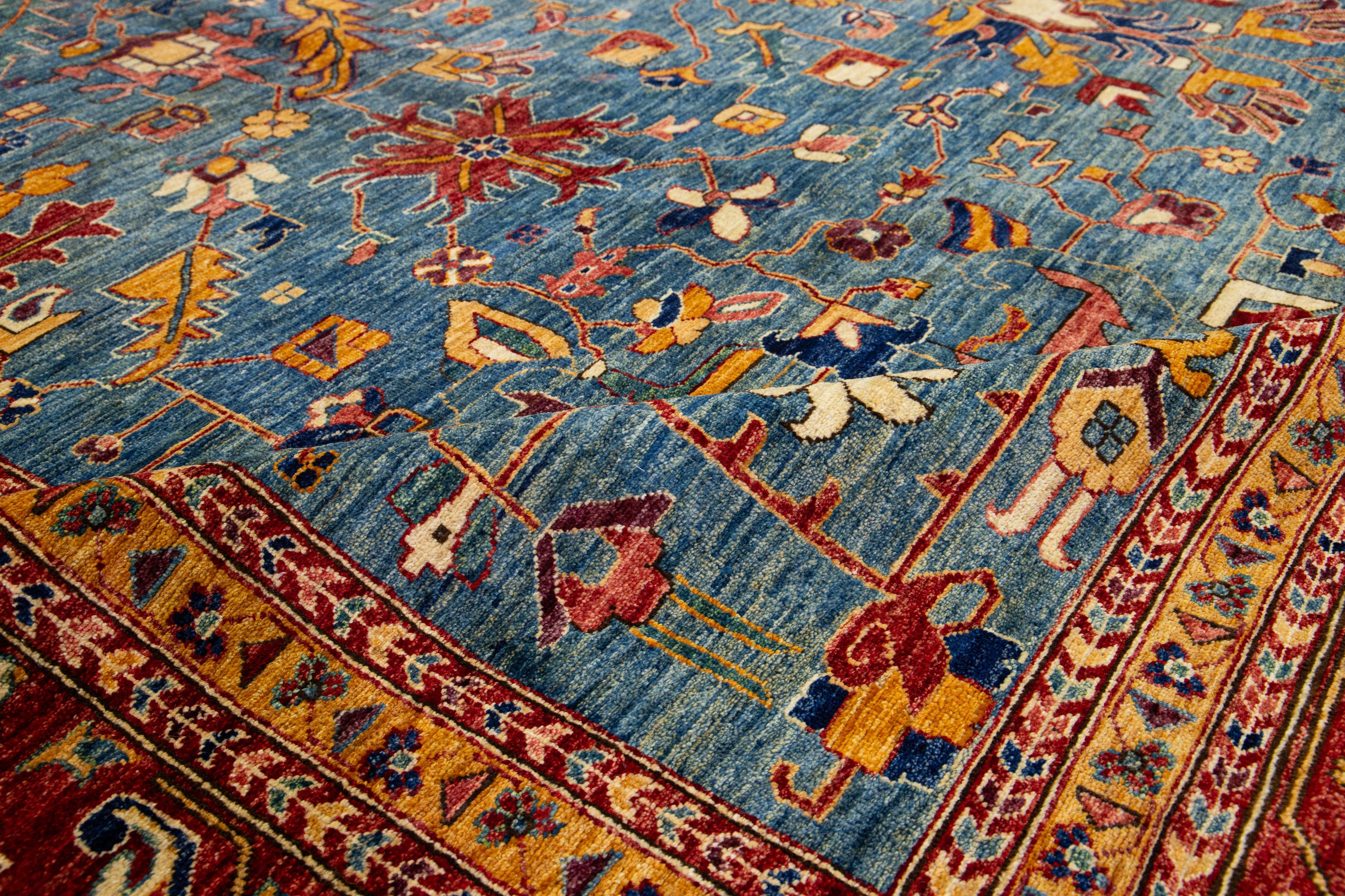 Blauer moderner Wollteppich im Serapi-Stil mit Blumenmotiv im Serapi-Stil im Angebot 1