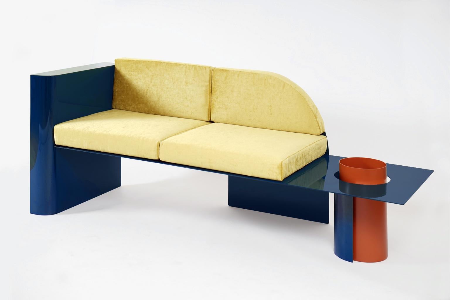  Blue Modern Sofa in Powder-Coated Steel with Planter Side Table (Moderne) im Angebot