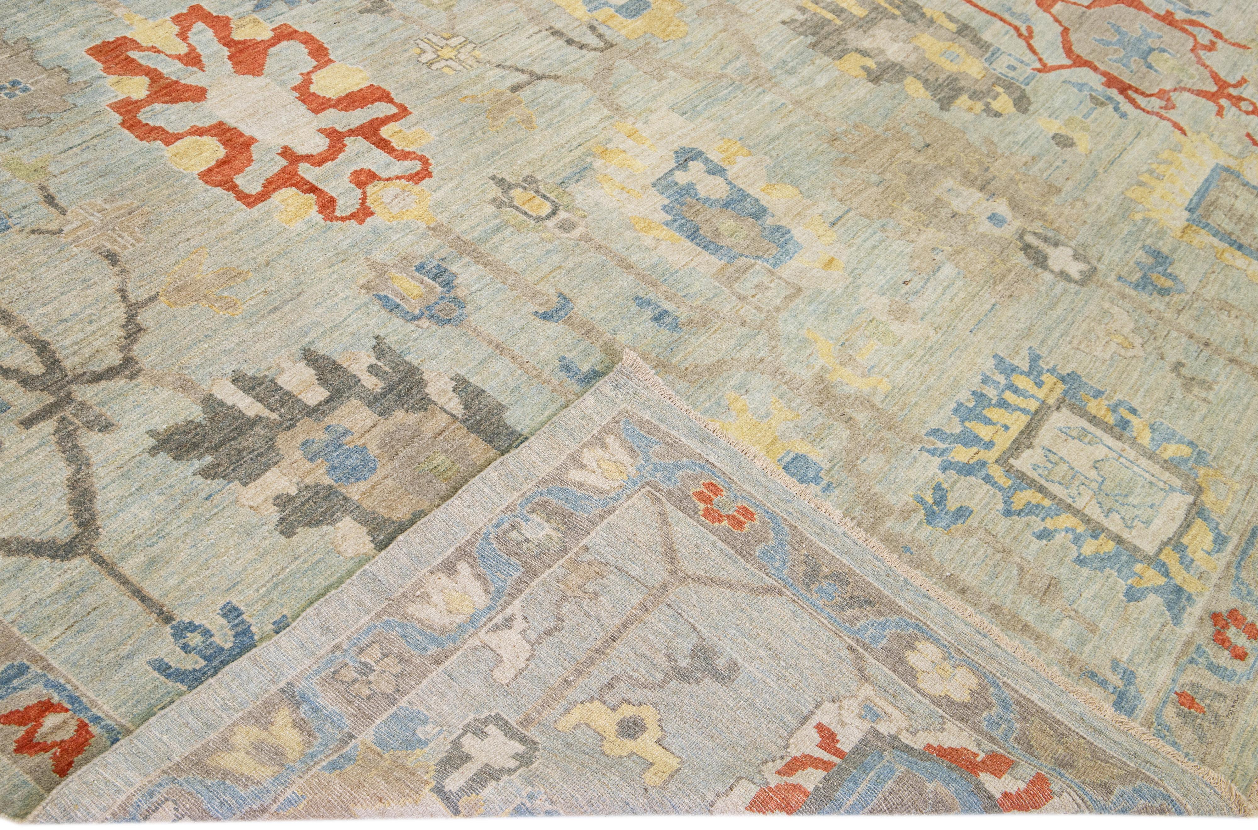 Schöner moderner, handgeknüpfter Sultanabad-Wollteppich mit blauem Feld. Dieser Sultanabad-Teppich hat mehrfarbige Akzente in einem prächtigen klassischen Blumenmuster.

Dieser Teppich misst: 12