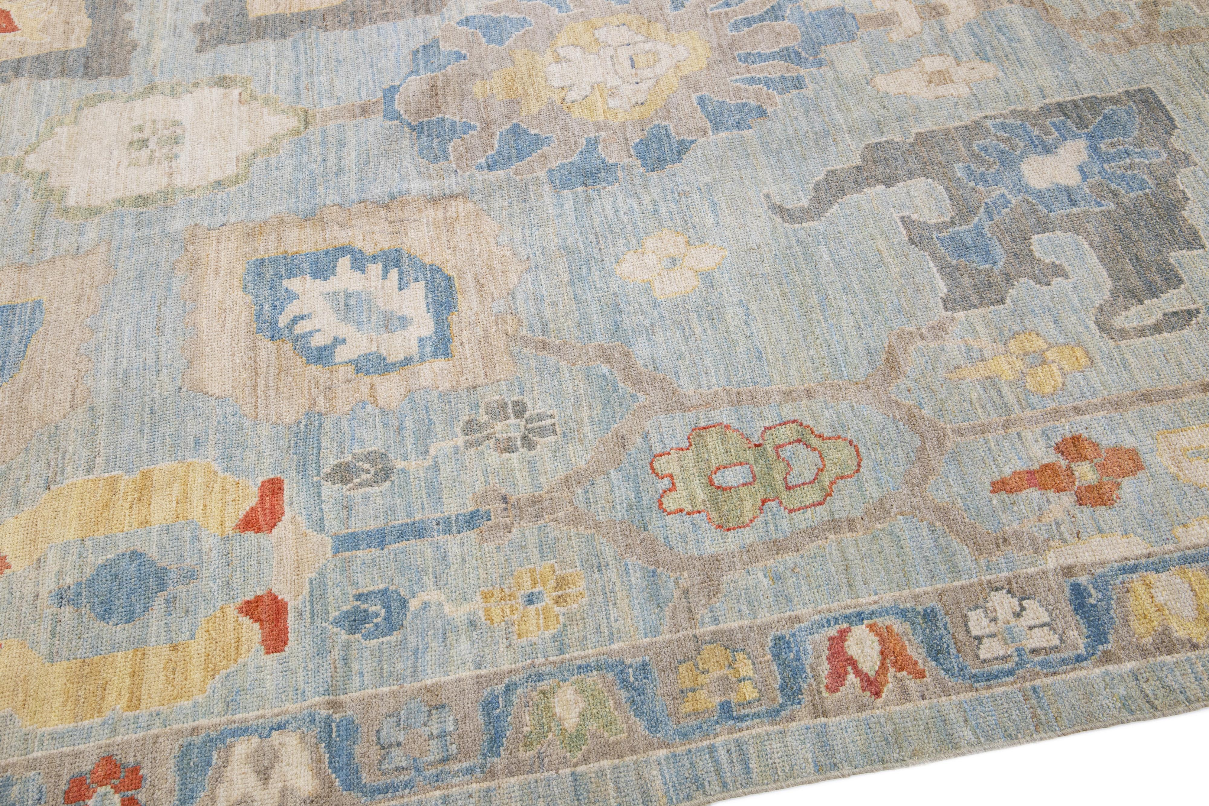 Blauer moderner Sultanabad handgefertigter Wollteppich mit Blumenmotiv im Angebot 1