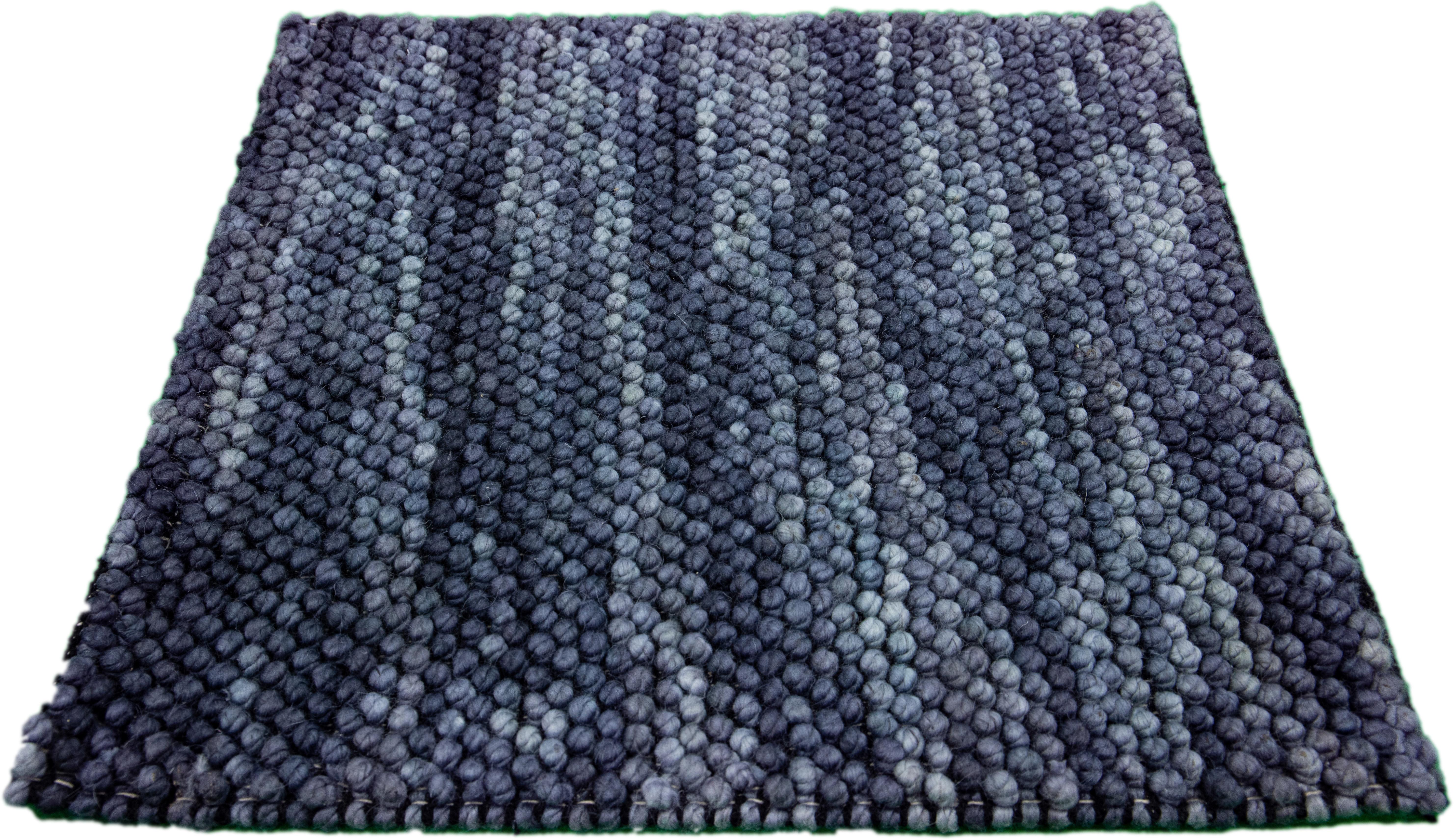 Apadana's Modern Texture Wollteppich nach Maß. Kundenspezifische Größen und Farben auf Bestellung. 

MATERIAL: Wolle 
Techniken: Handgeknüpft
Stil: Moderne Textur
Vorlaufzeit: Ca. 15-16 Wochen verfügbar 
Farben: Wie abgebildet, andere individuelle