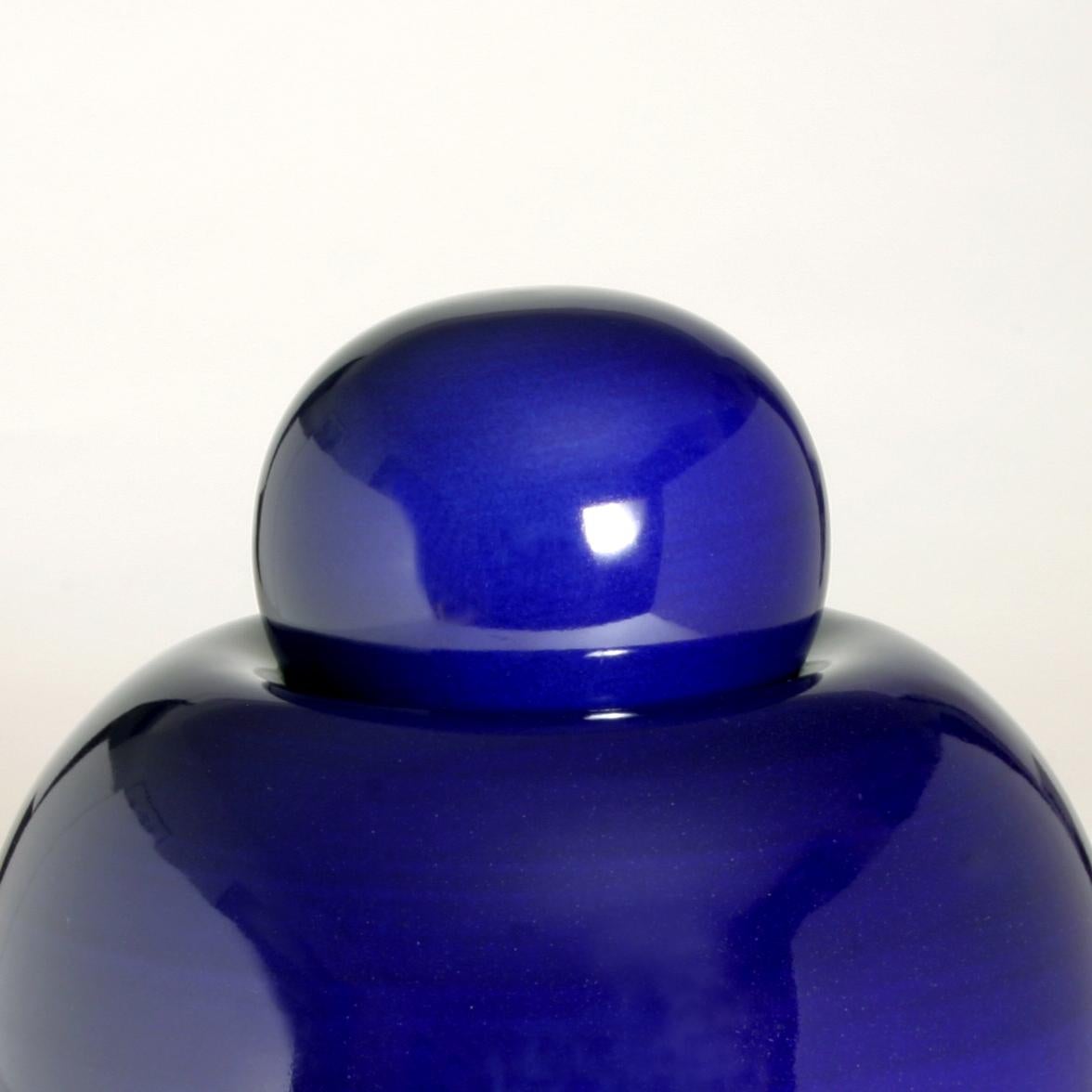 italien Vase et couvercle modernes bleu, années 1970 en vente
