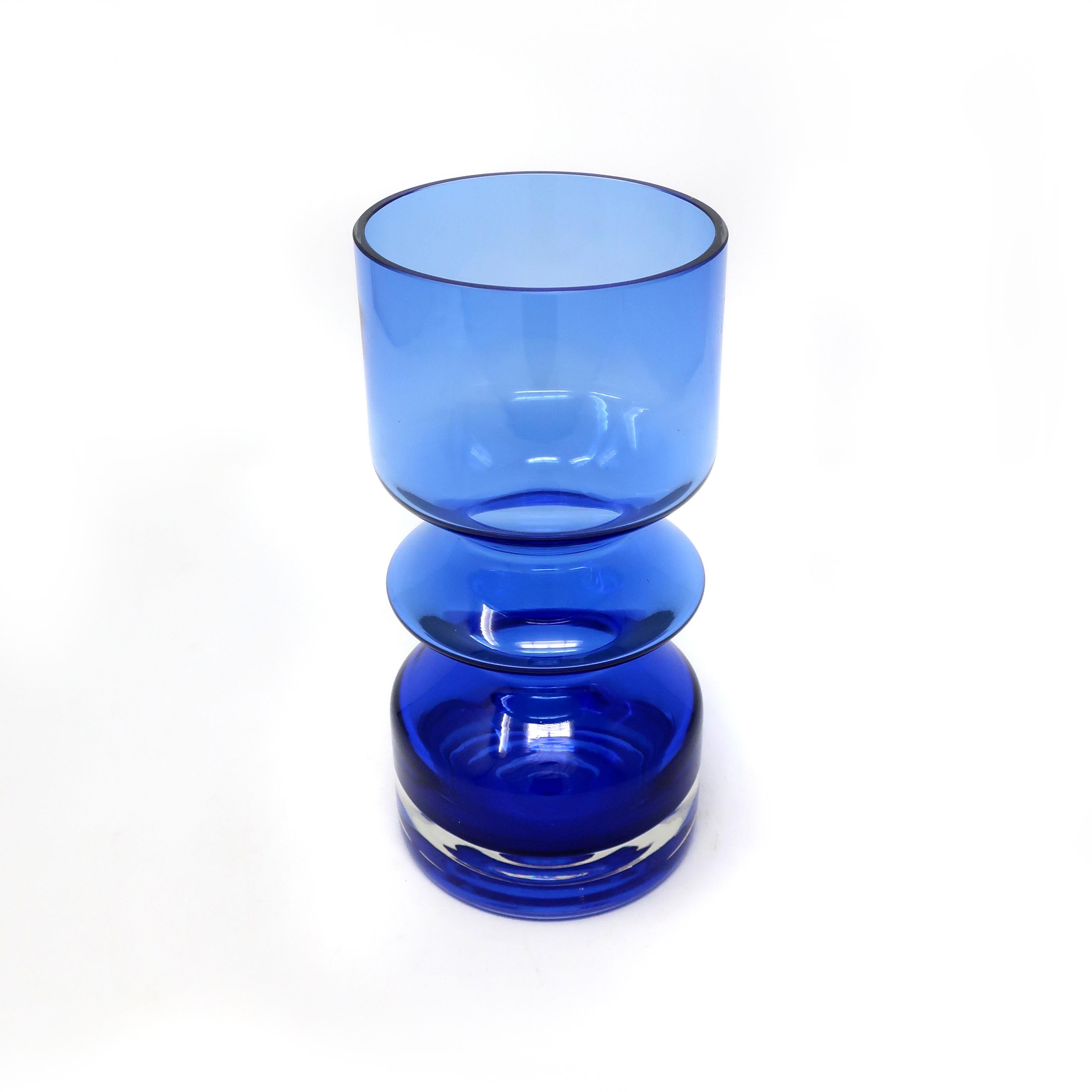 A striking blue finish modernist blown glass vase by Tamara Aladin for Riihimaen Lasi Oy (also referred to as Riihimaki) in a sculptural cylindrical form. In excellent condition.

Measures: 4” x 4” x 8”.