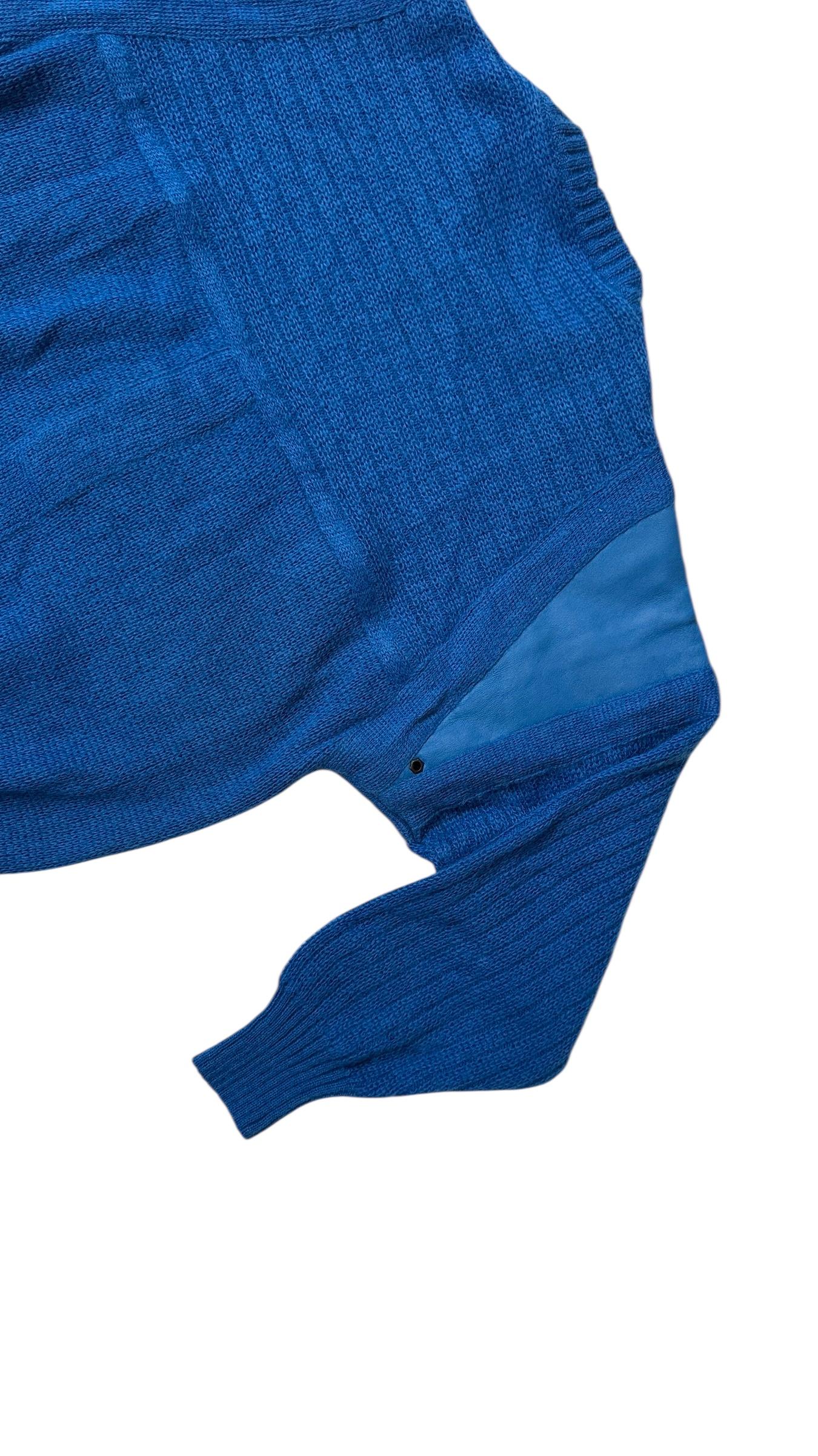 Pull bleu en mohair et laine avec empiècements en cuir sur les épaules - Made in Italy en vente 5