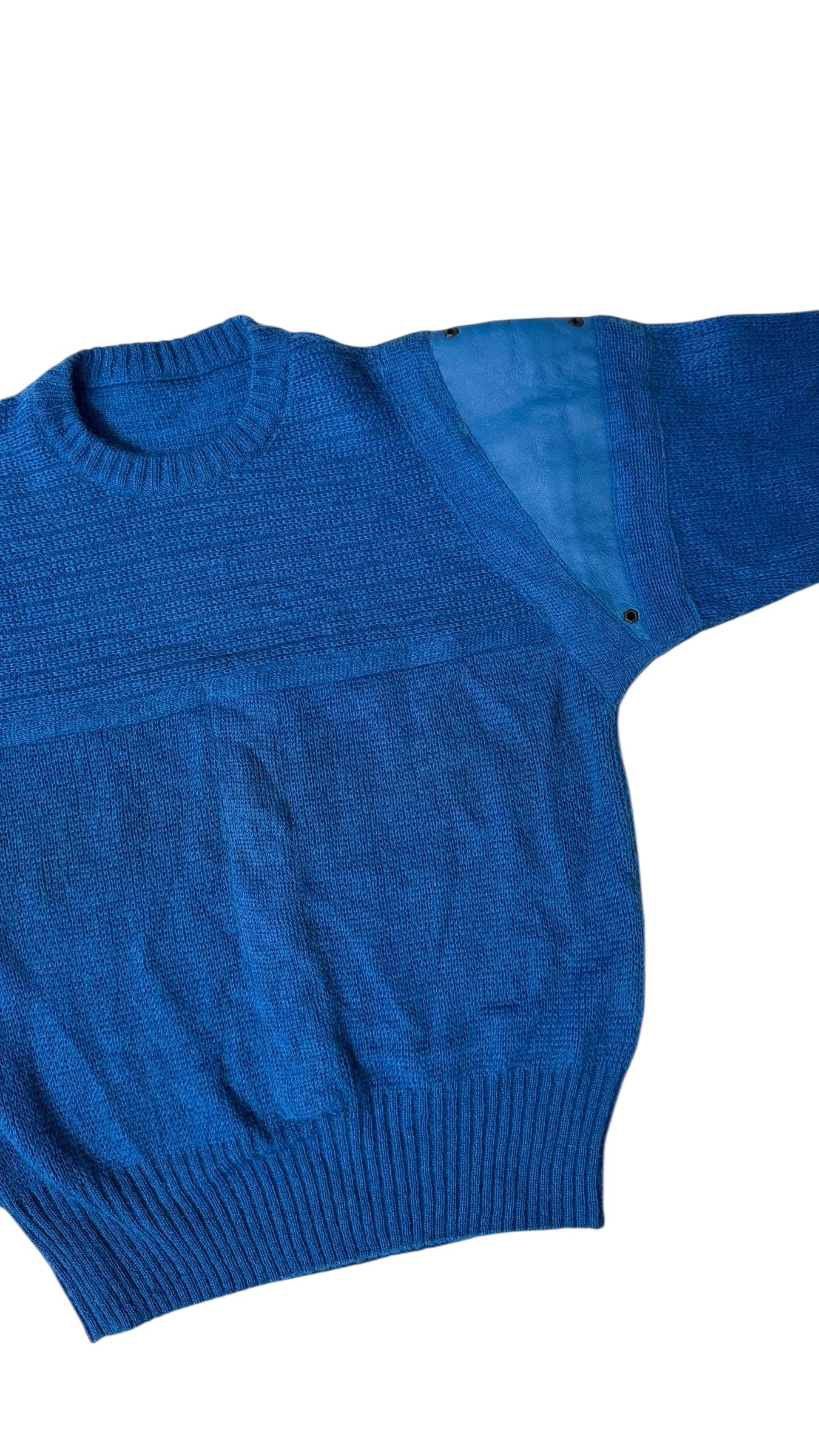 Pull bleu en mohair et laine avec empiècements en cuir sur les épaules - Made in Italy en vente 1