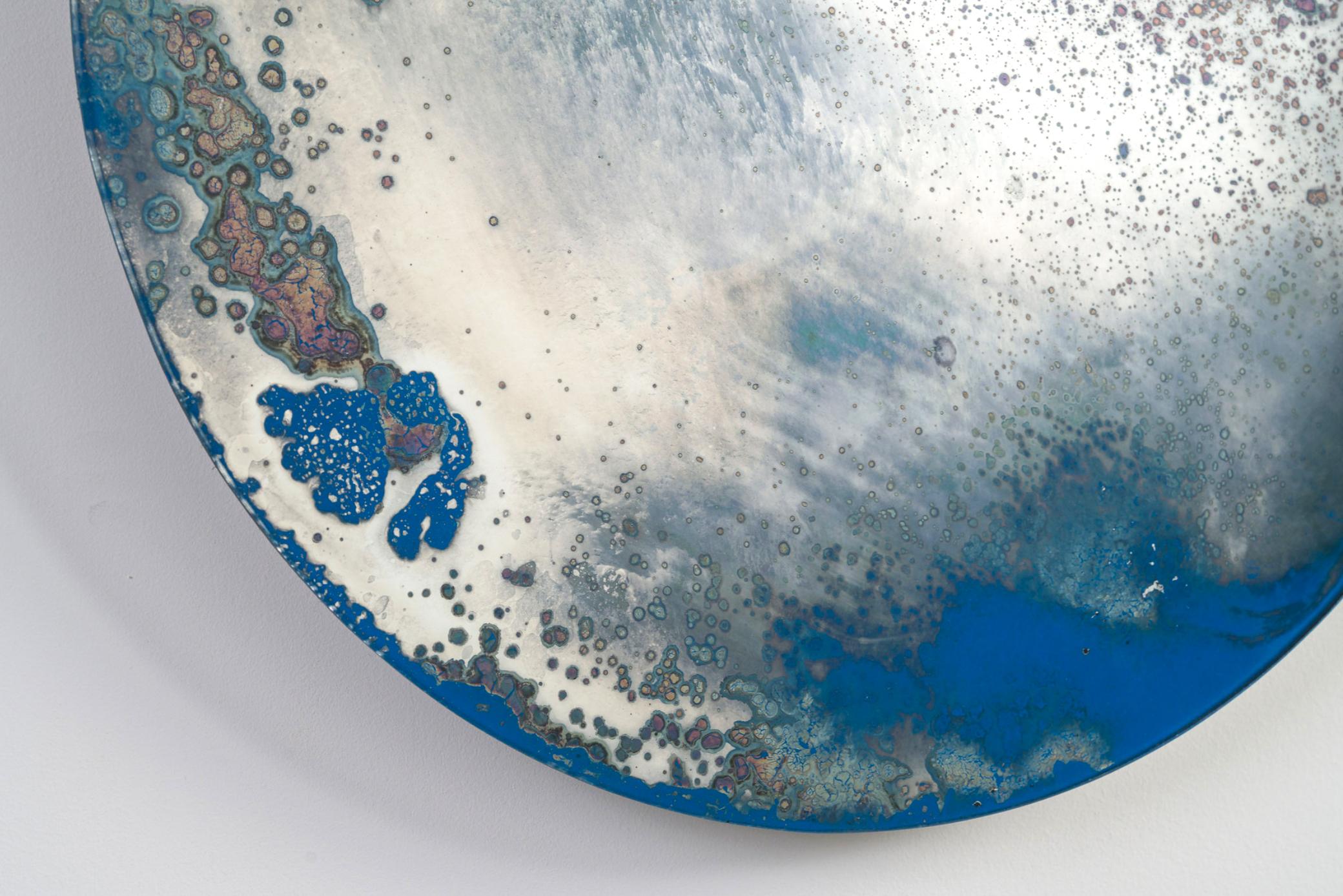 Miroir de la lune bleue Neuf - En vente à Philadelphia, PA