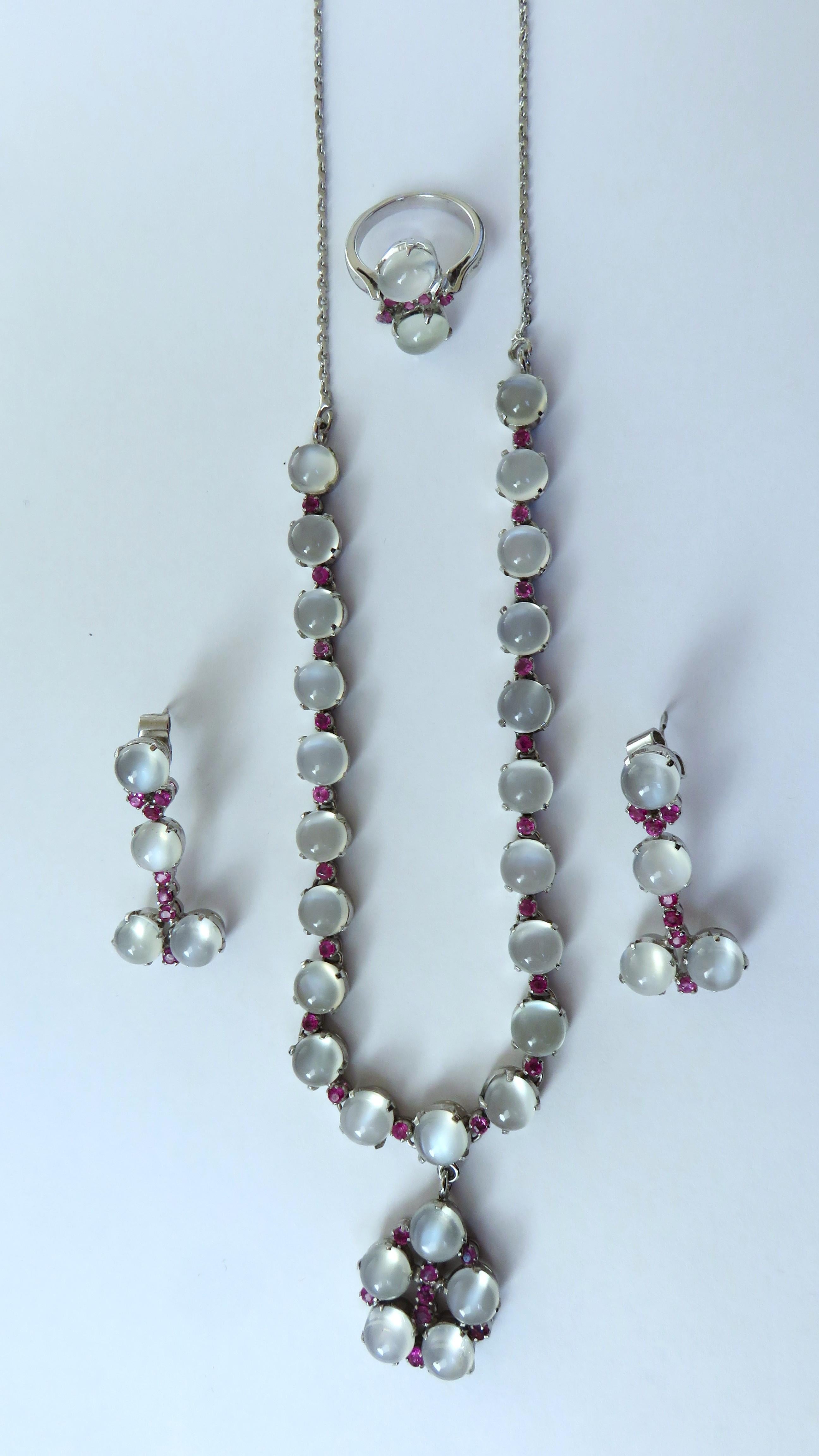 Collana con pietra di luna blu e rubino Orecchini e anello da cocktail in vendita 7