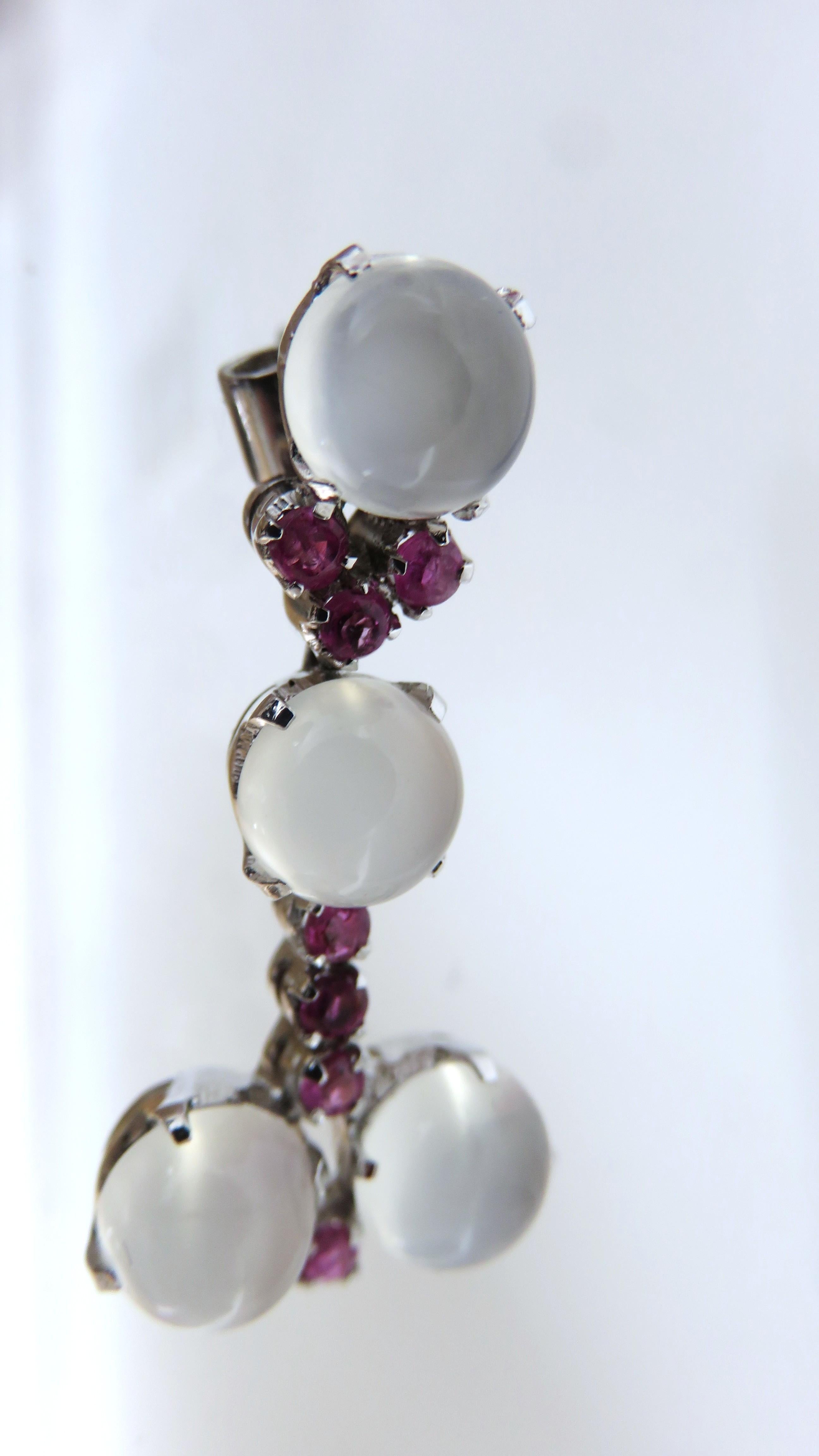 Collana con pietra di luna blu e rubino Orecchini e anello da cocktail in vendita 3