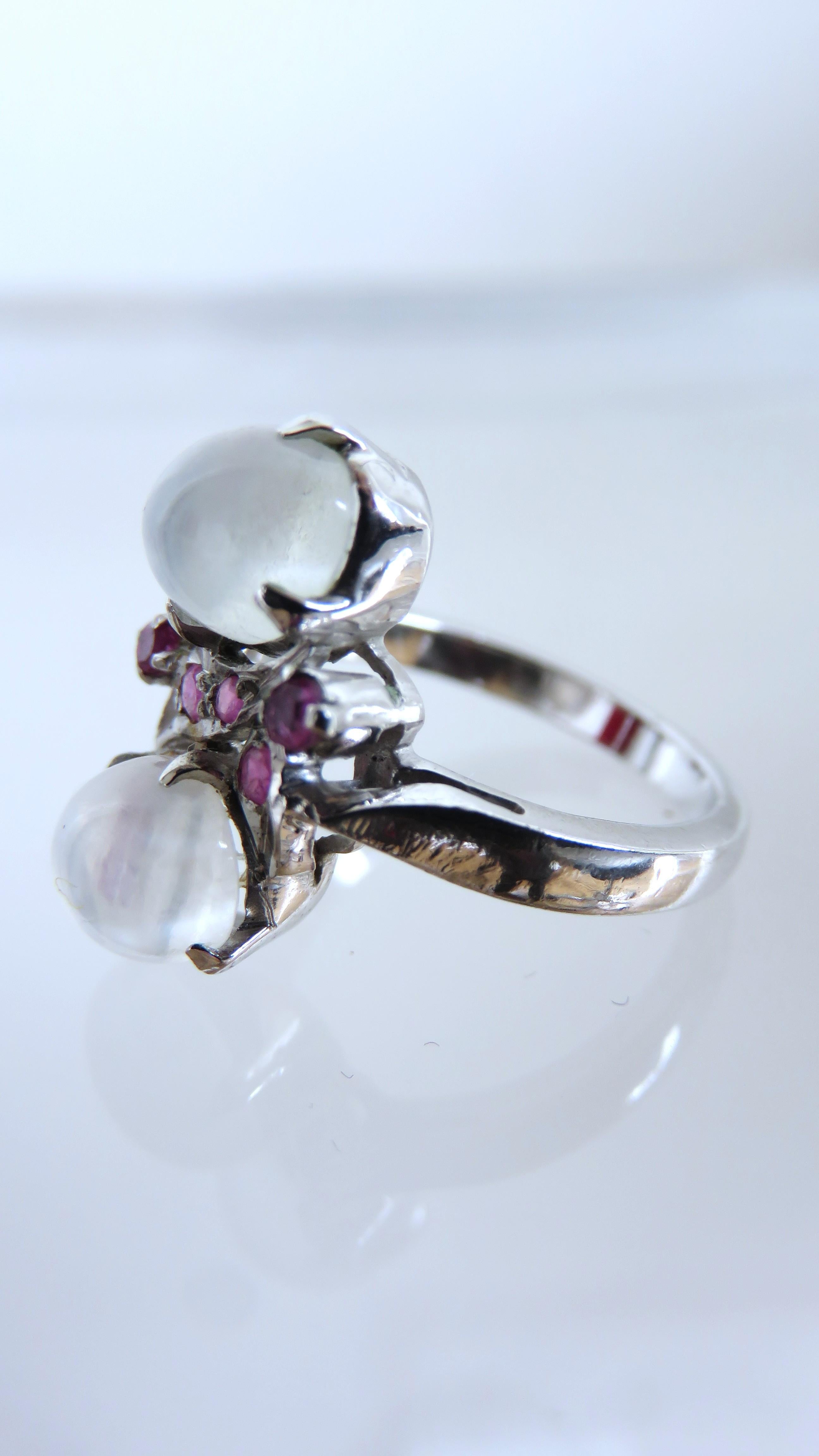 Collana con pietra di luna blu e rubino Orecchini e anello da cocktail in vendita 4