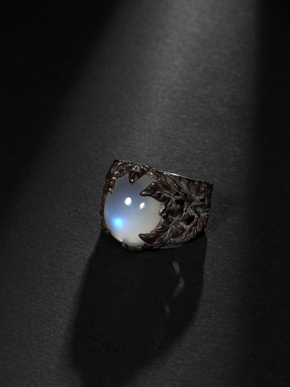 Blue Moonstone Cabochon Silver Ivy Ring Fine jewelry For Sale 1