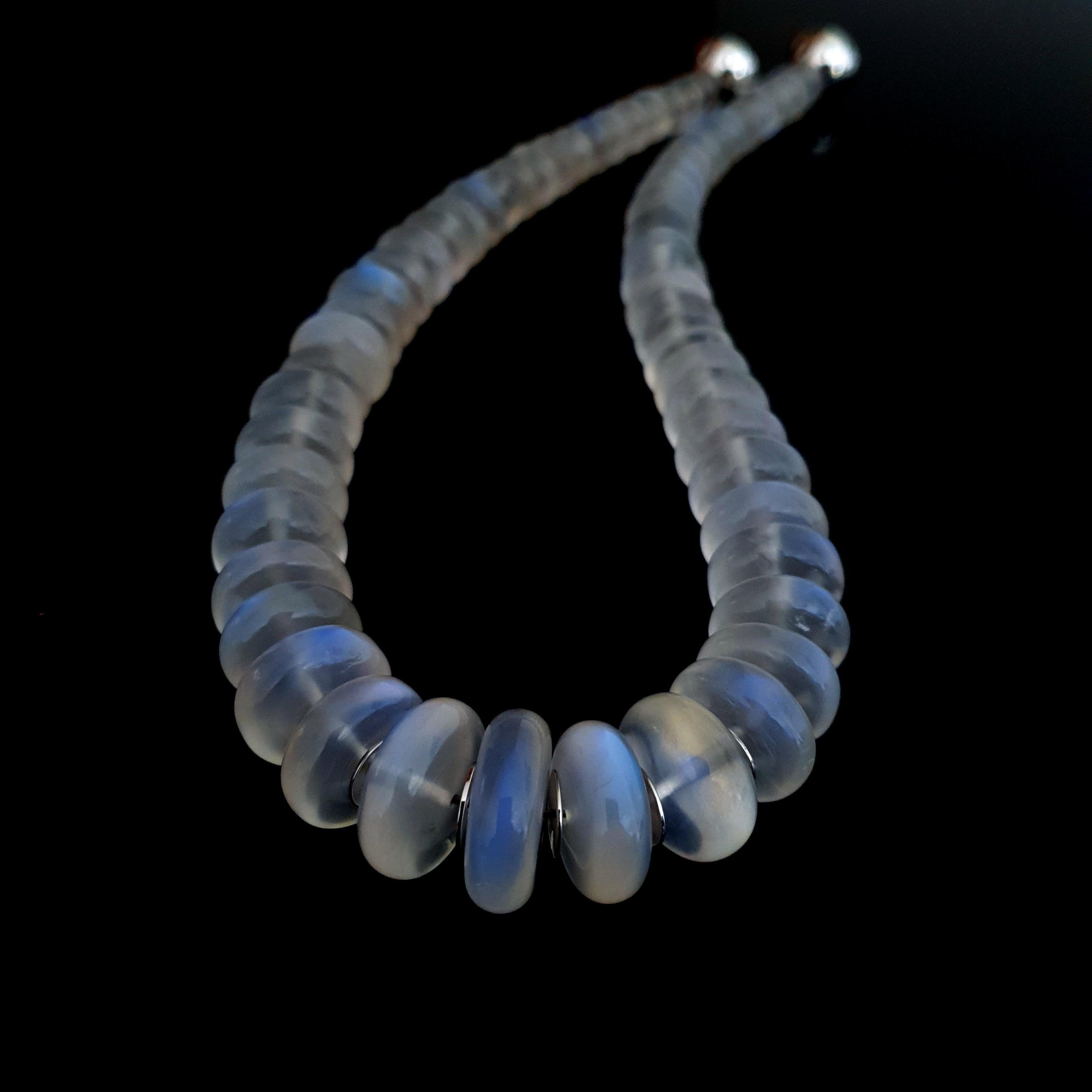 Blauer Mondstein Rondel Perlen-Halskette mit 18 Karat Weißgold Scheiben und Verschluss (Arts and Crafts) im Angebot