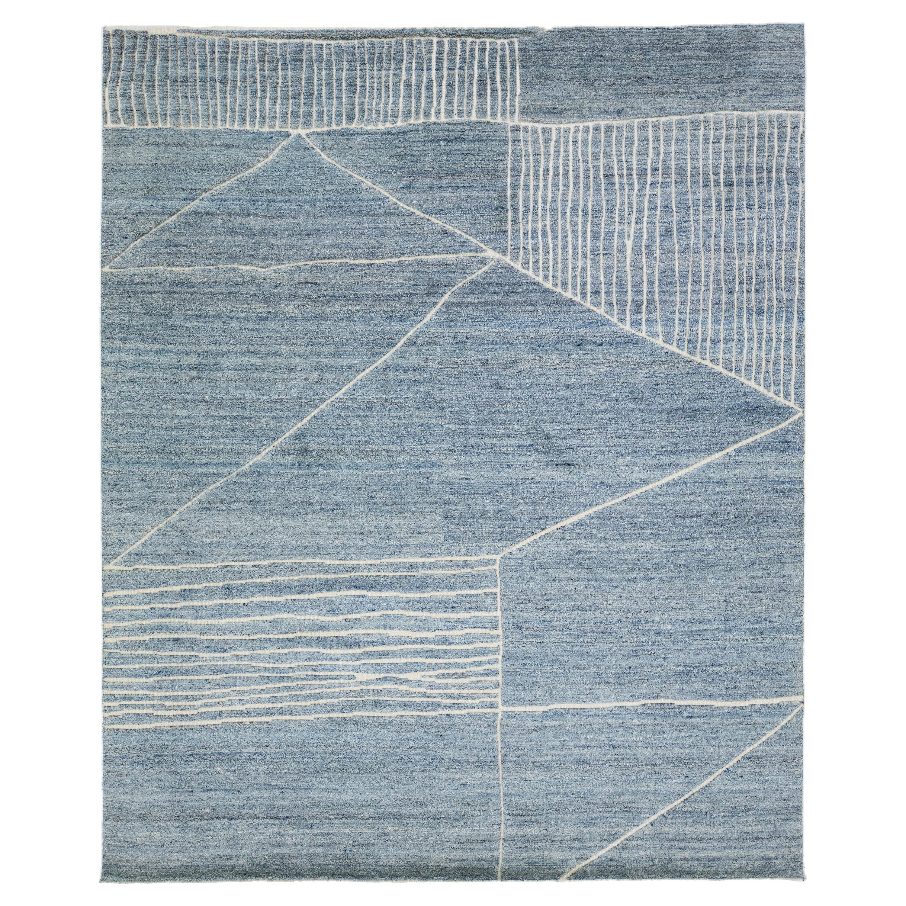Tappeto moderno in lana blu in stile marocchino con motivo geometrico di Apadana