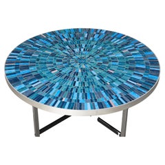 Table basse en métal et carreaux de mosaïque bleus par Berthold Müller:: Allemagne 1960-1970