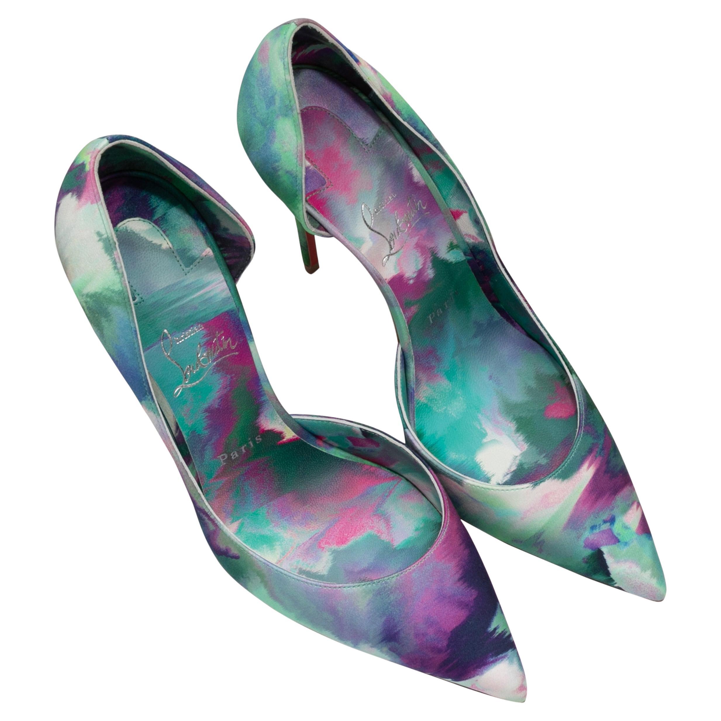 Zapatos de salón con puntera en punta Iriza 100 con estampado de acuarela azul y multicolor de Christian Louboutin. Altura del tacón: 15 cm.

Diseñador Talla: 40
Talla recomendada en EE.UU.: 10
 