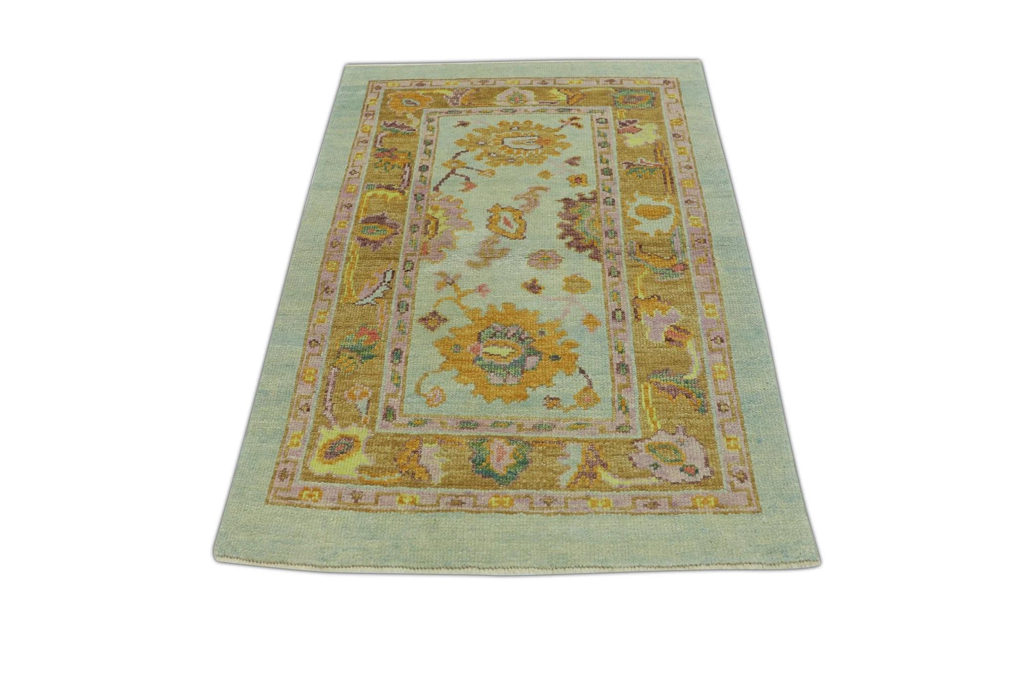 Alfombra Oushak turca de lana tejida a mano multicolor azul 3' x 4'2 Teñido con vegetales en venta