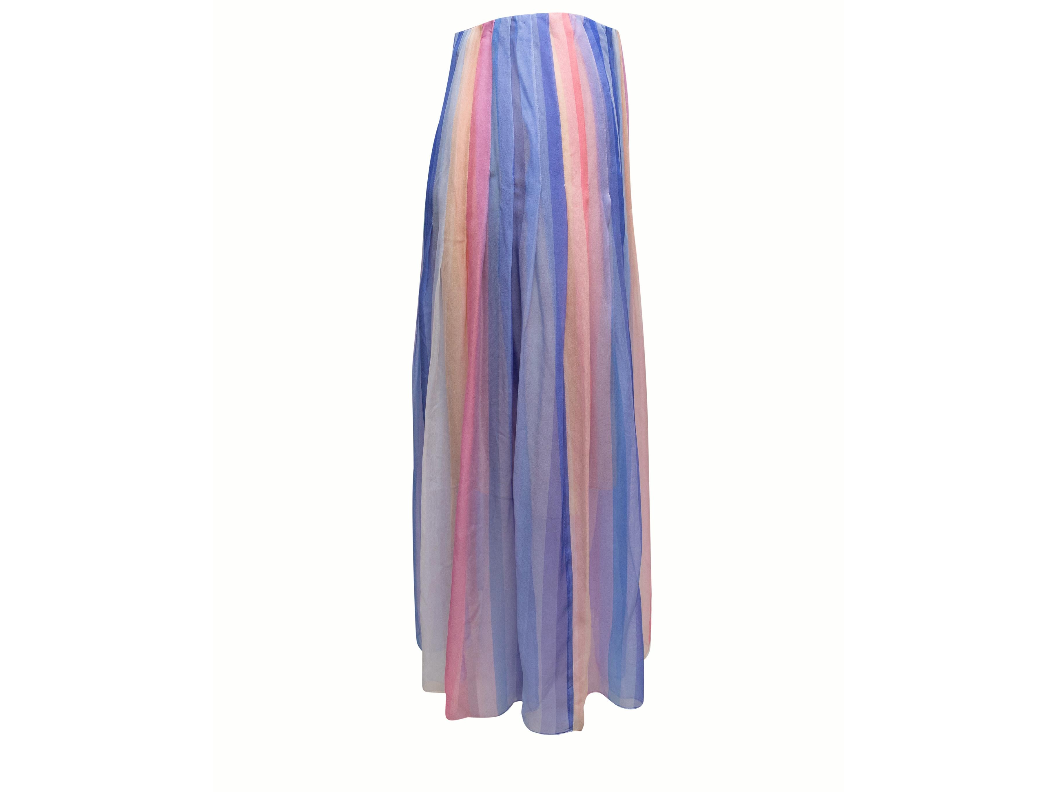 Blau und mehrfarbig gestreifter Seidenrock von Oscar de la Renta. Aus der Collection'S Frühjahr/Sommer 2023. 26