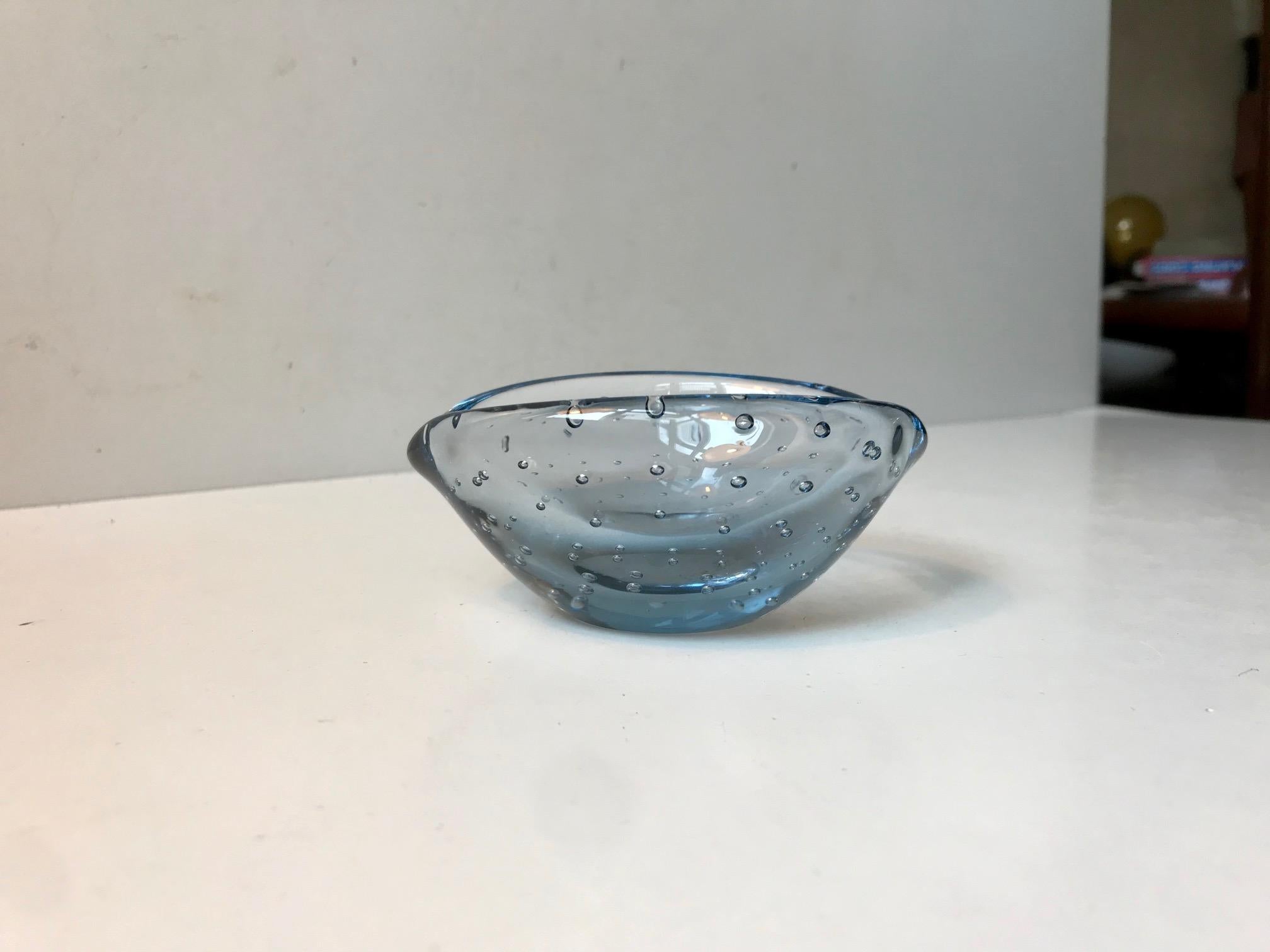 Blue Murano Ashtray with Air Bubbles from Seguso, 1950s In Good Condition For Sale In Esbjerg, DK