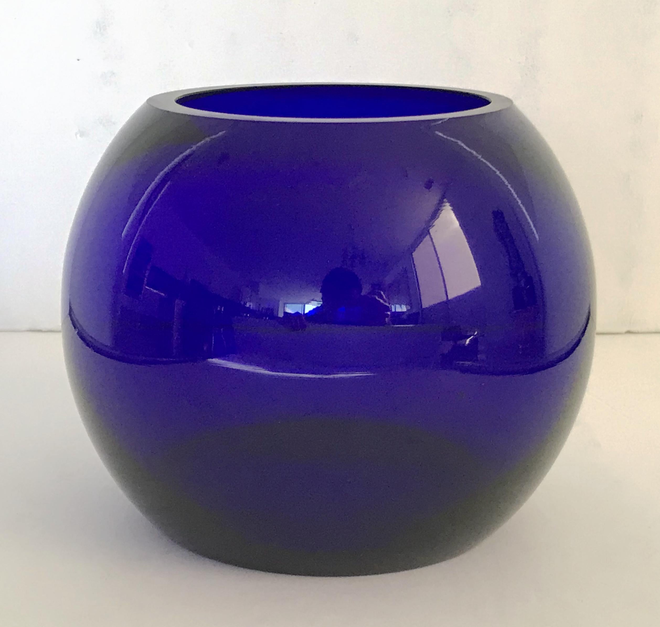 Italian dark blue Murano glass bowl / Made in Italy, circa 1960s
Measures: diameter 6 inches, height 5 inches, opening 3.5 inches
1 in stock in Palm Springs ON 50% OFF SALE for $199 !!
Order Reference #: FABIOLTD G175
This piece makes for great and