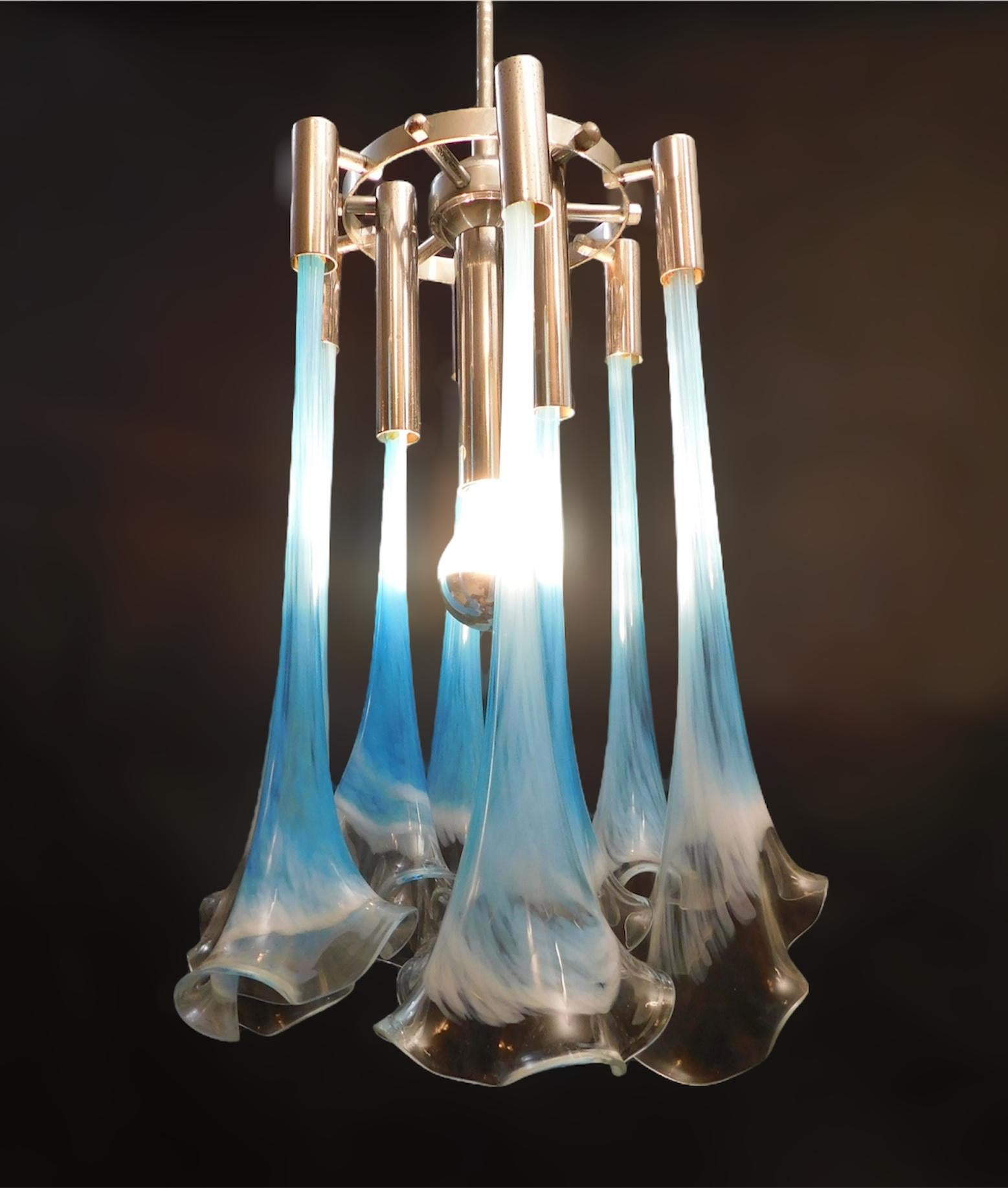 Verre de Murano Pendentif Callas en Murano bleu en vente