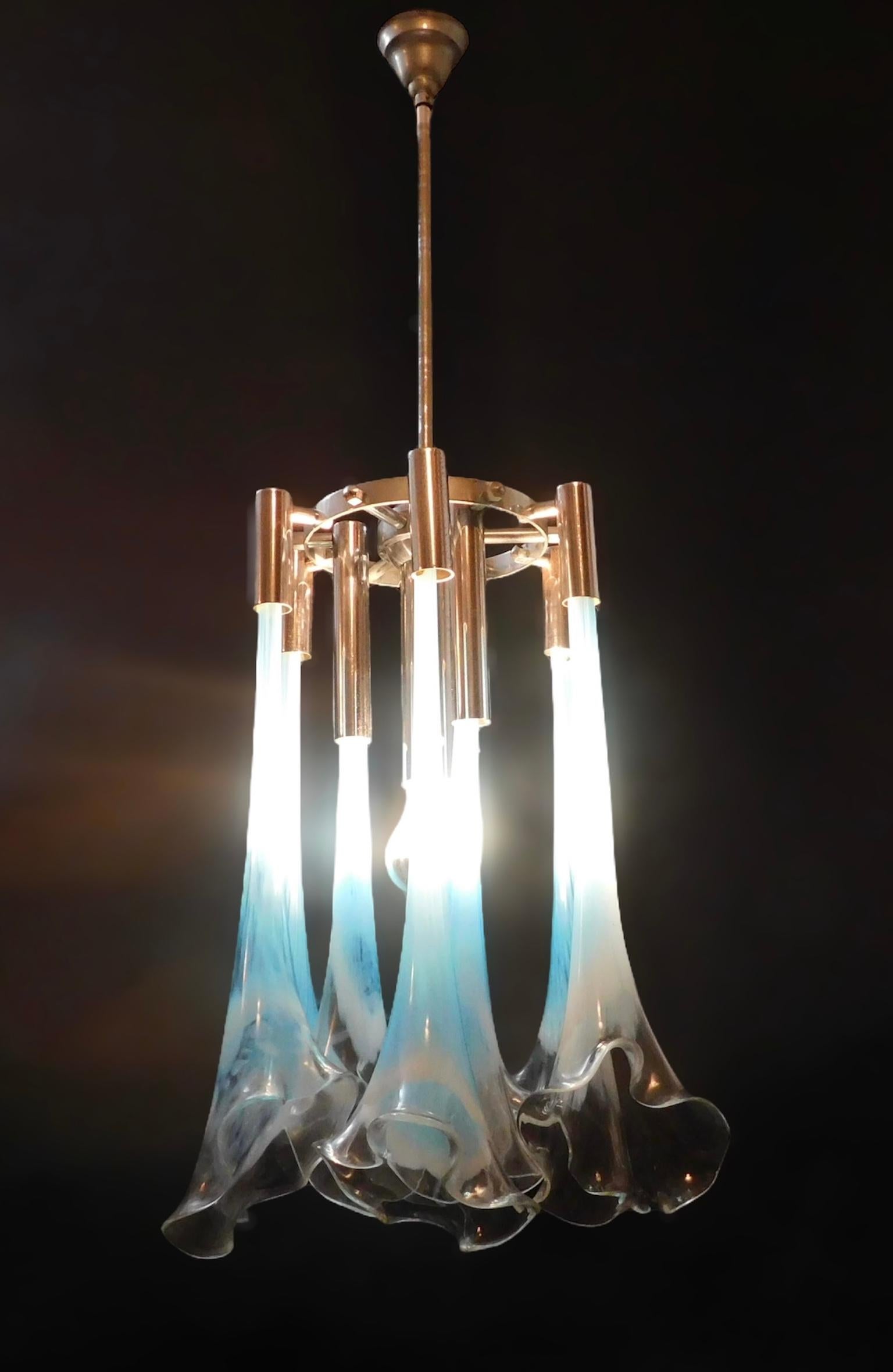 Verre de Murano Pendentif Callas en Murano bleu en vente