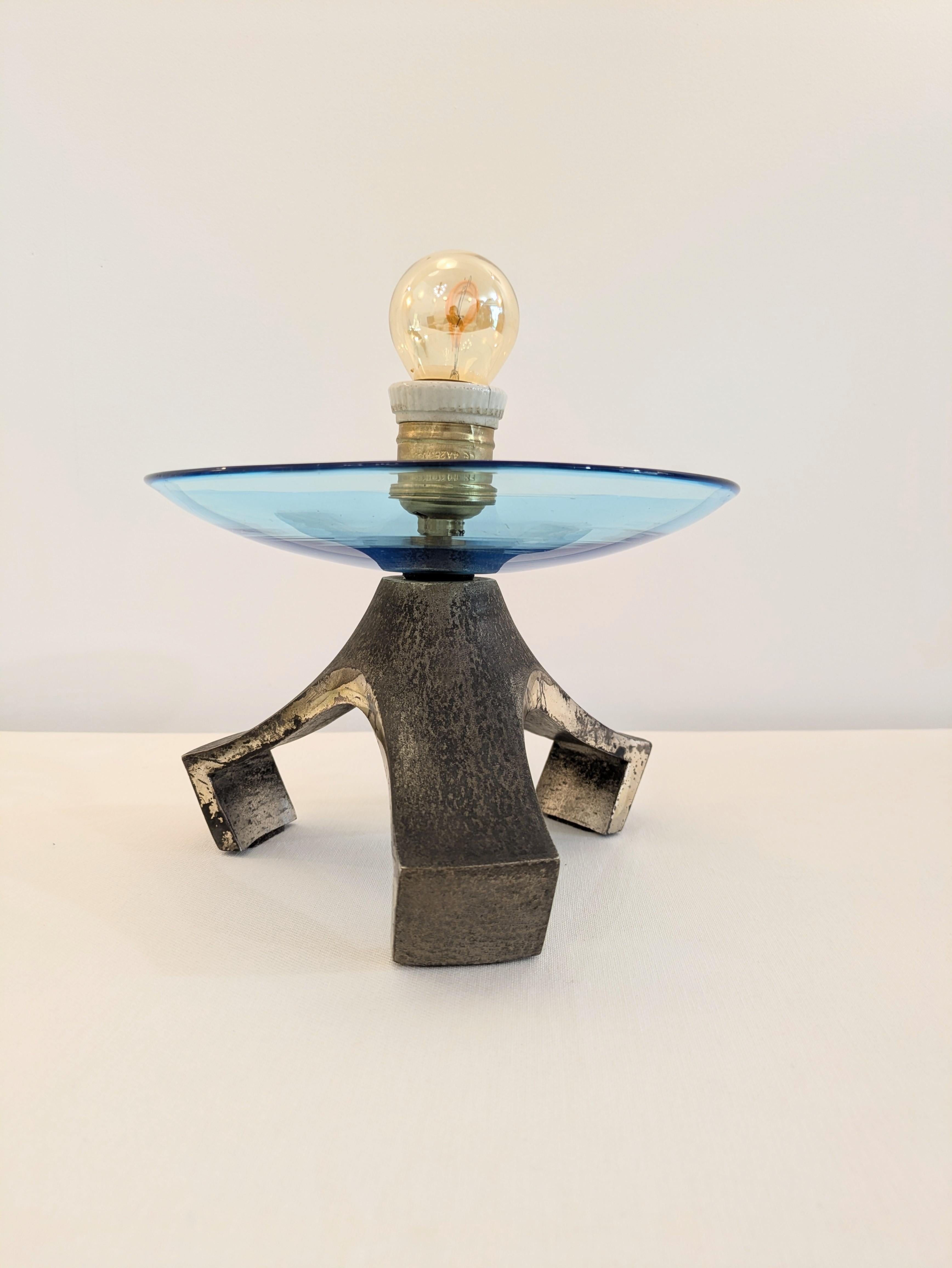 italien Paire de lampes de table en verre de Murano bleu et base en fonte argentée, Italie, années 1970 en vente