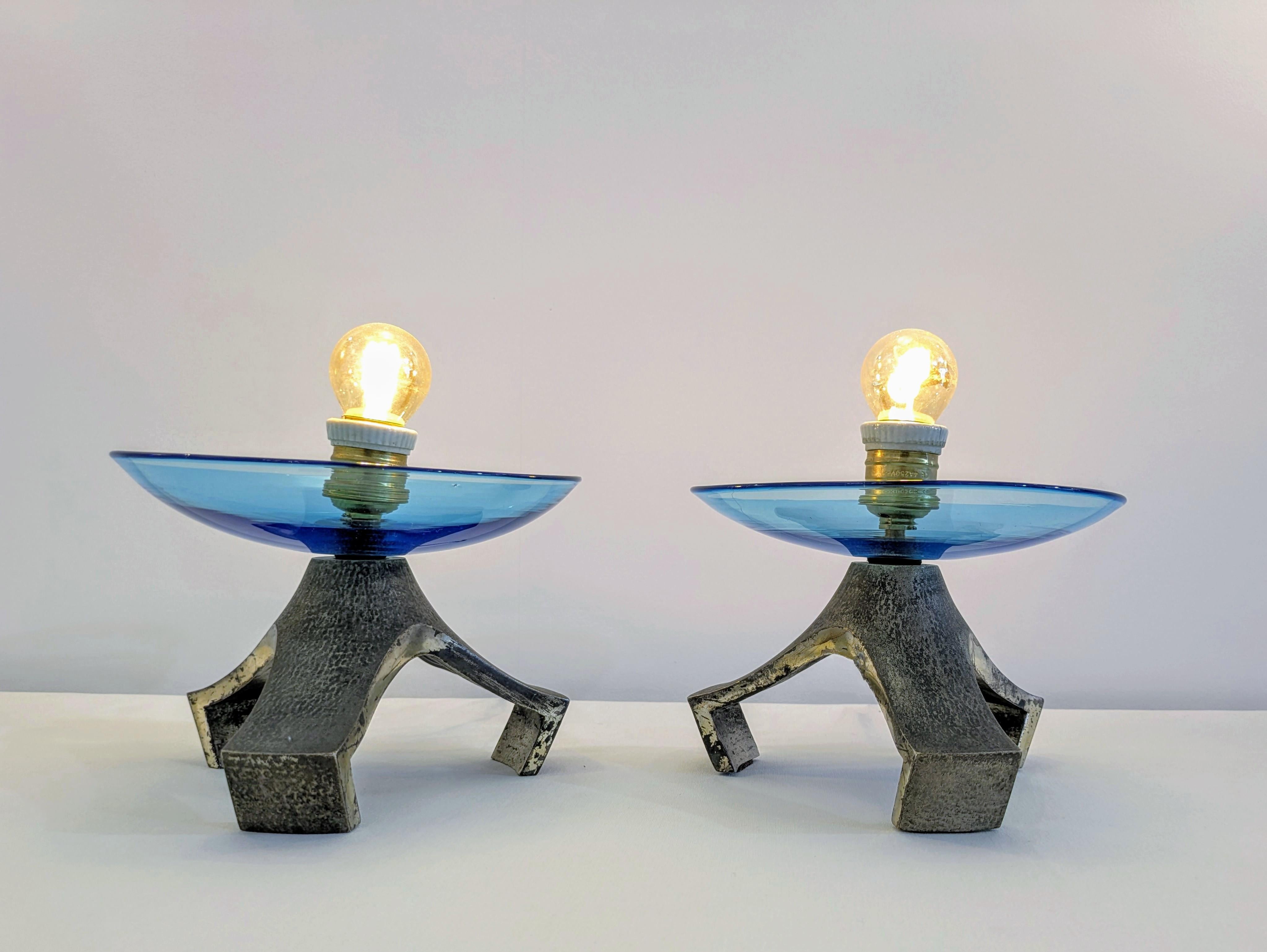 Paire de lampes de table en verre de Murano bleu et base en fonte argentée, Italie, années 1970 en vente 2