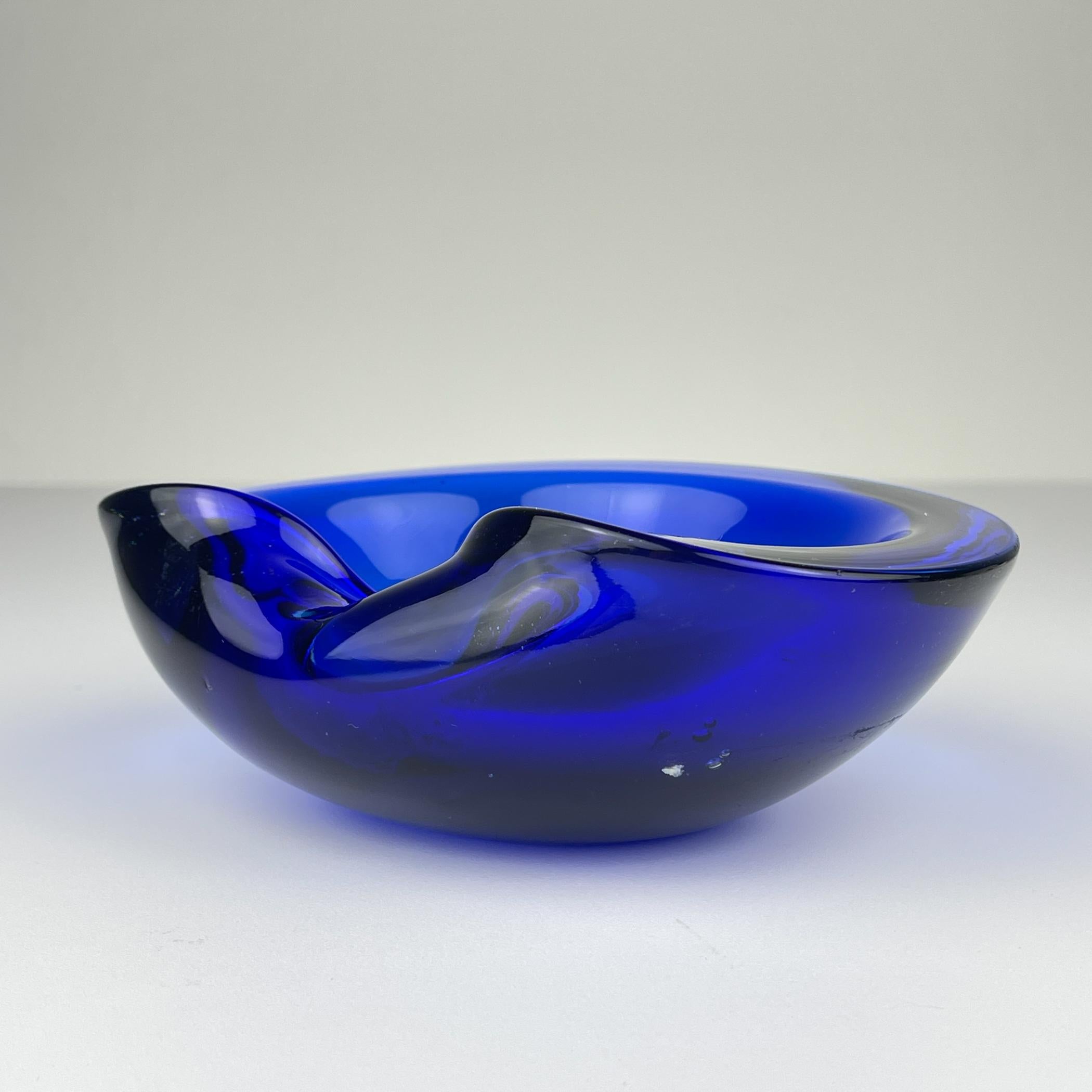 Posacenere in vetro di Murano blu, Italia anni '70 in vendita 3