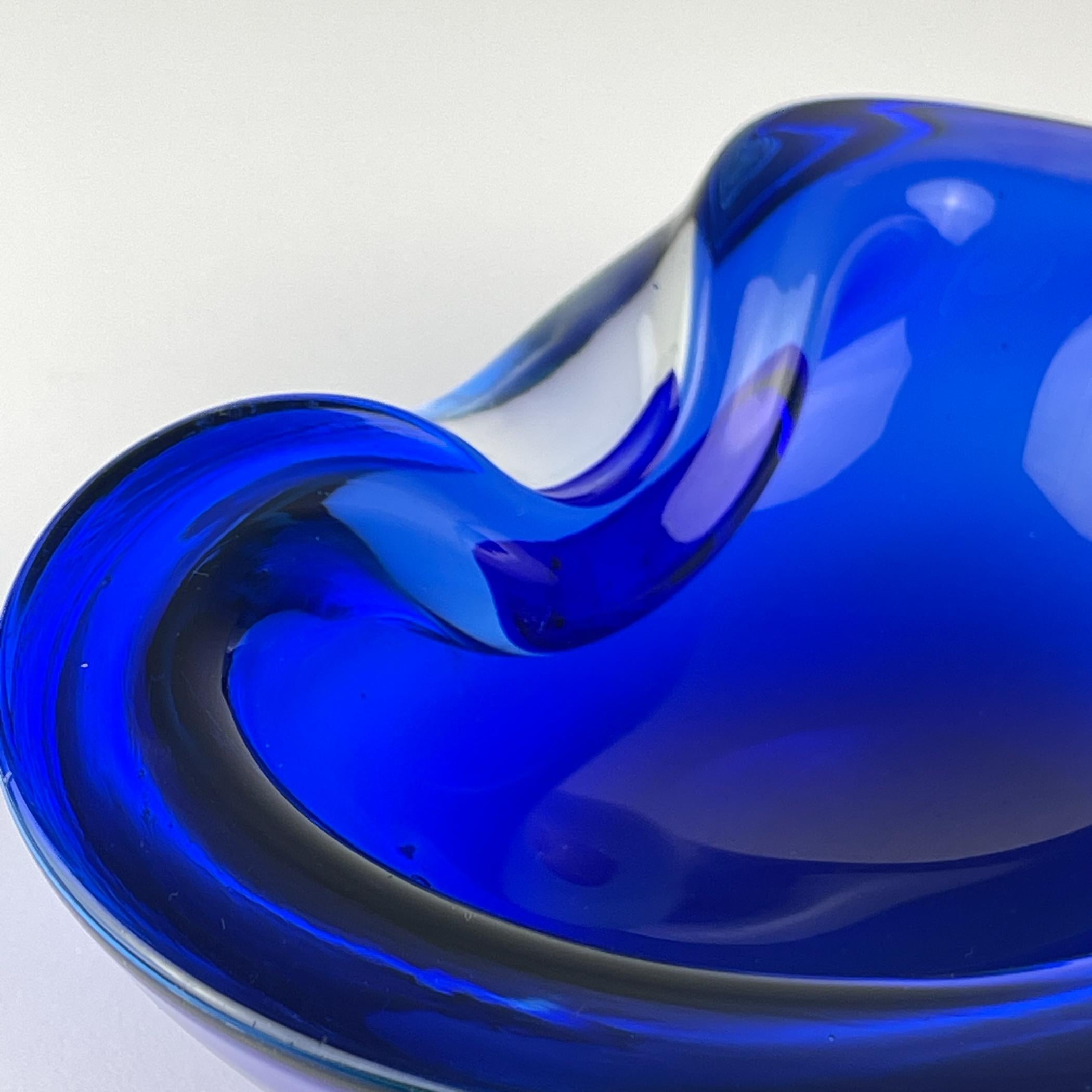 Posacenere in vetro di Murano blu, Italia anni '70 in vendita 4