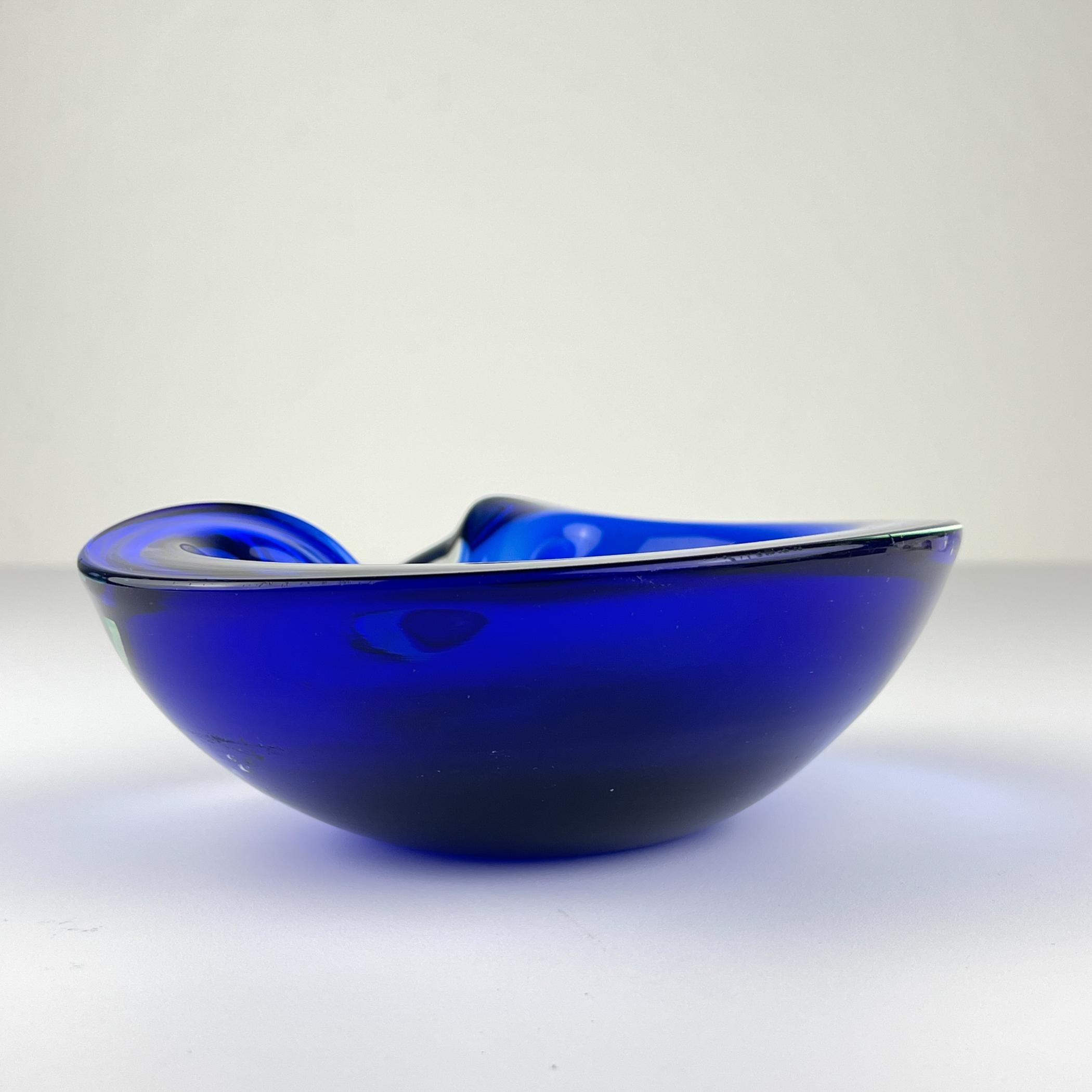 Italiano Posacenere in vetro di Murano blu, Italia anni '70 in vendita