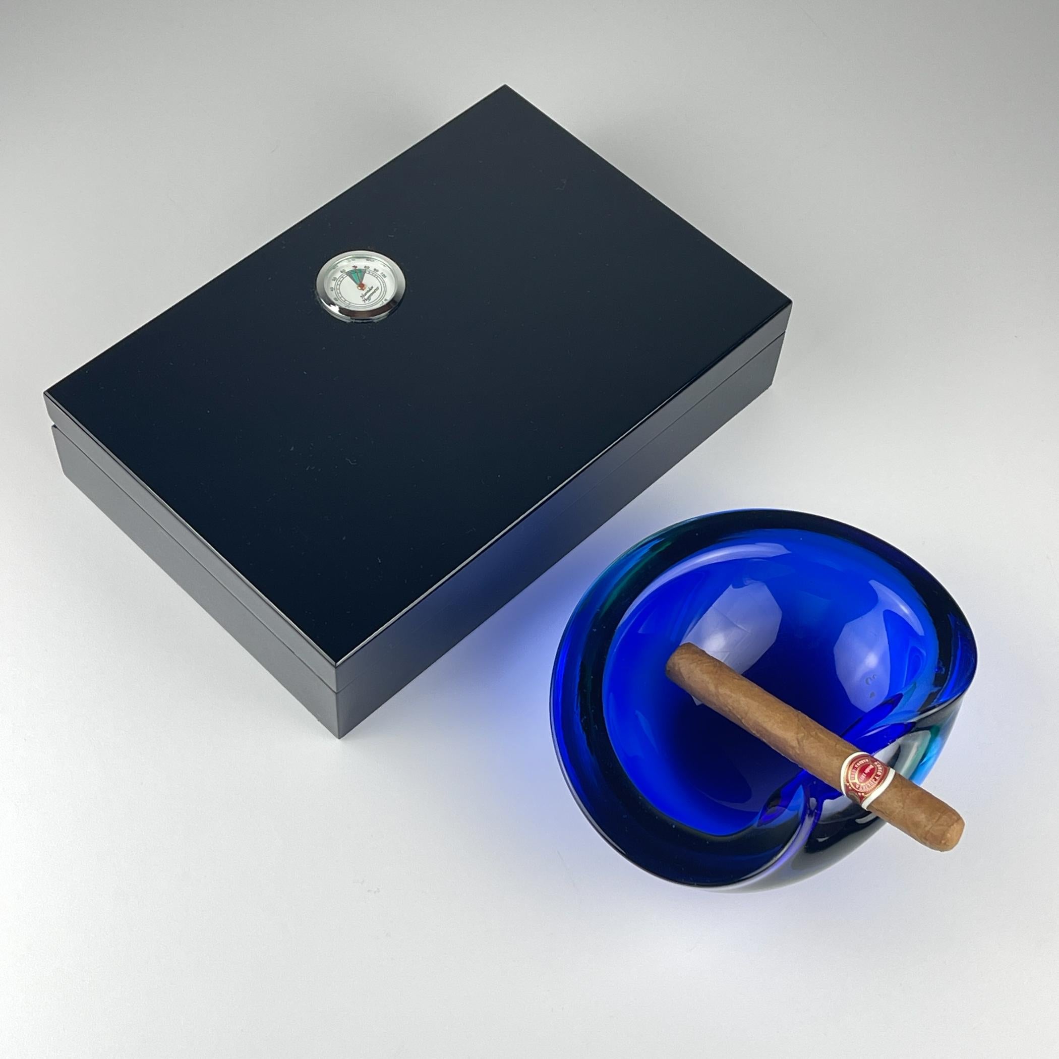 XIX secolo Posacenere in vetro di Murano blu, Italia anni '70 in vendita