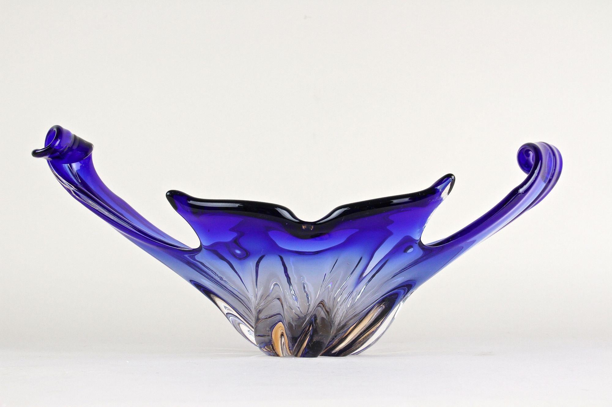 Cuenco de cristal de Murano azul - Moderno de mediados de siglo, Italia circa 1960/70 en venta 3