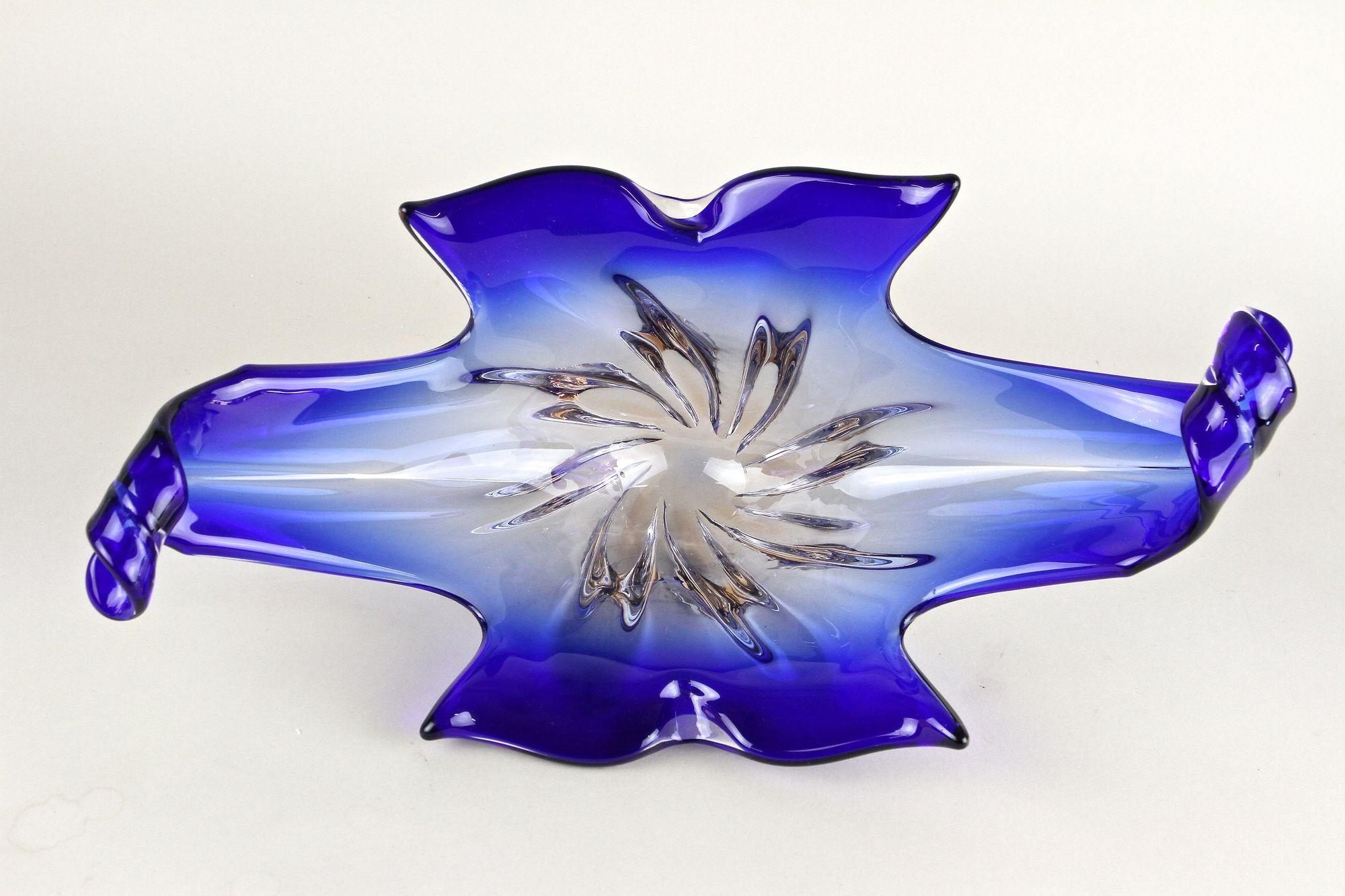 Blue Murano Glass Bowl - Mid-Century Modern, Italy circa 1960/70 For Sale 9