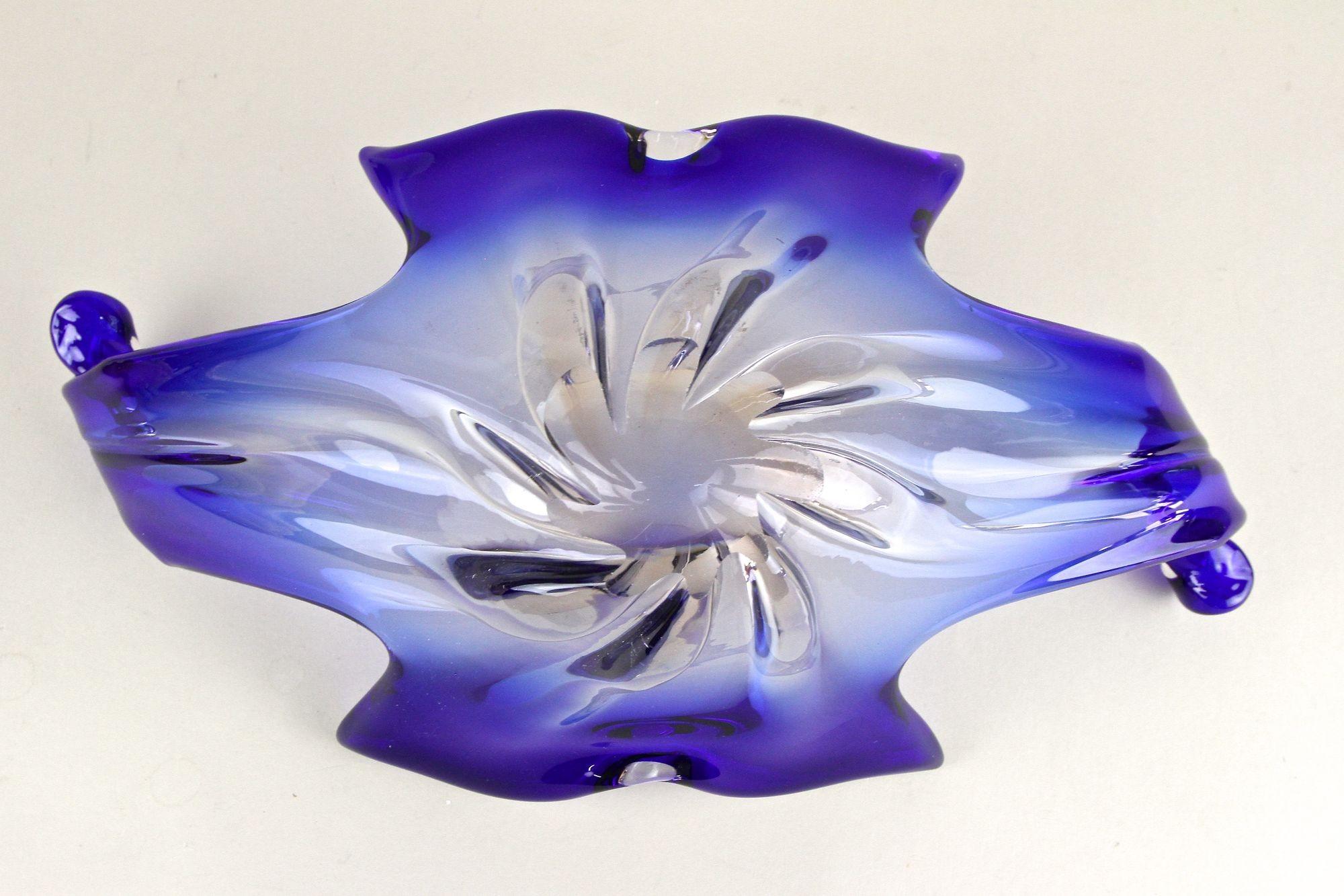 Blue Murano Glass Bowl - Mid-Century Modern, Italy circa 1960/70 For Sale 11