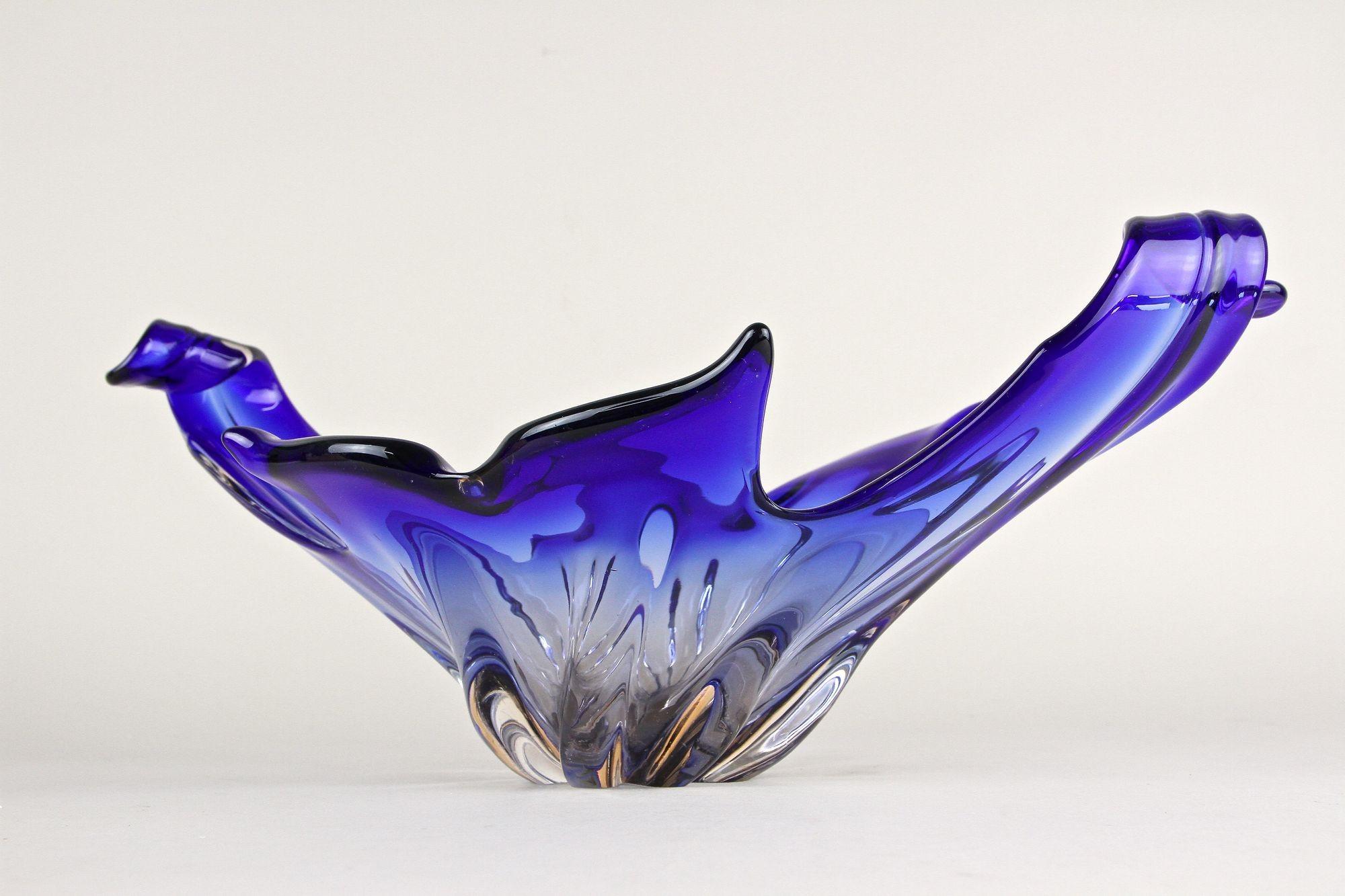 Blue Murano Glass Bowl - Mid-Century Modern, Italy circa 1960/70 For Sale 12