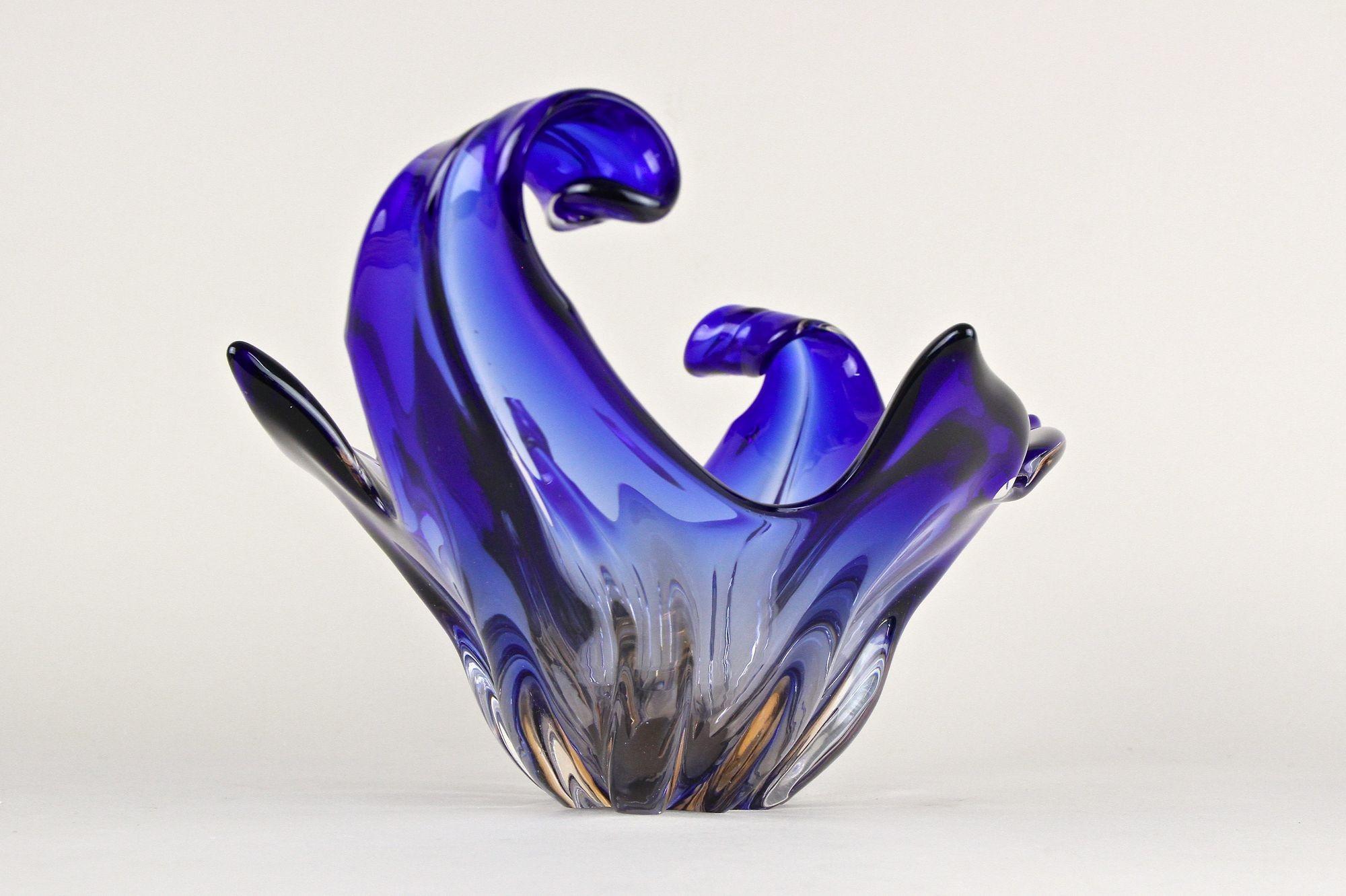Blue Murano Glass Bowl - Mid-Century Modern, Italy circa 1960/70 For Sale 13