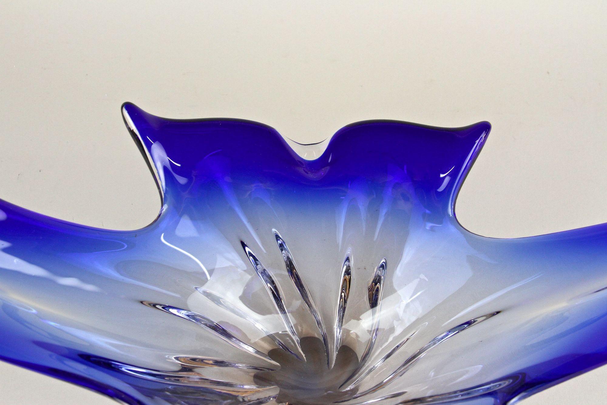 Blue Murano Glass Bowl - Mid-Century Modern, Italy circa 1960/70 For Sale 14