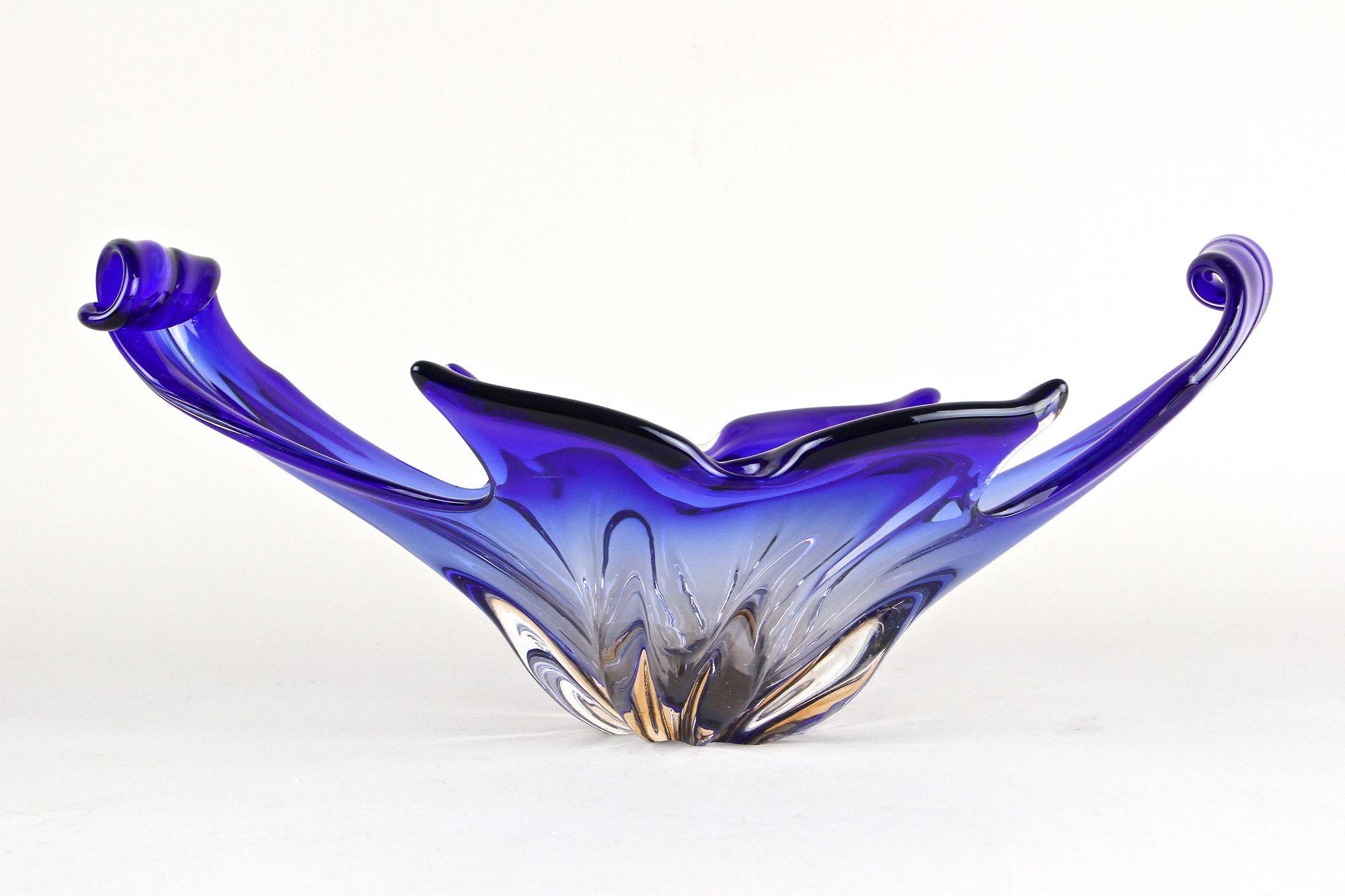 Italian Blue Murano Glass Bowl - Mid-Century Modern, Italy circa 1960/70 For Sale