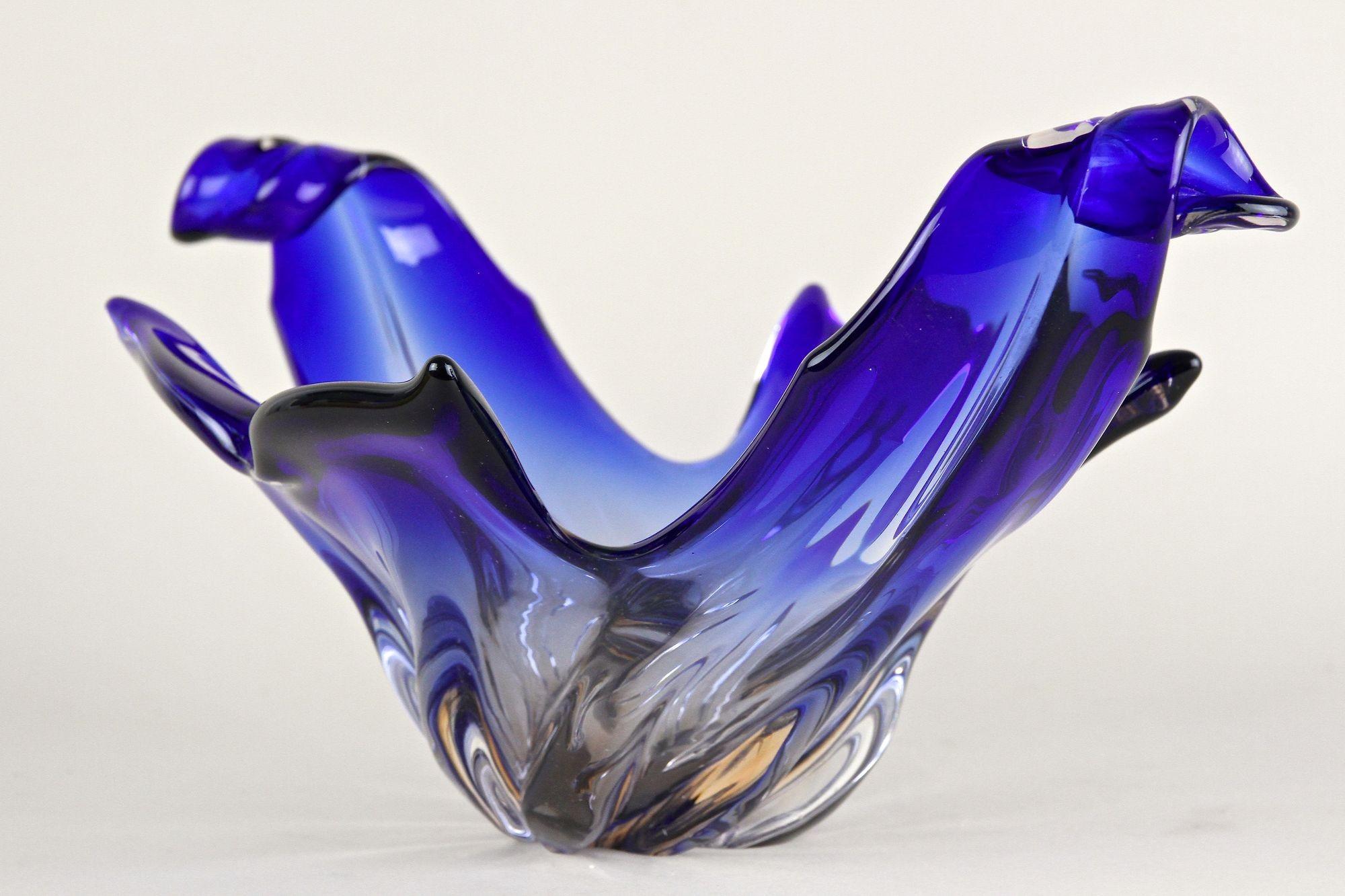 Cuenco de cristal de Murano azul - Moderno de mediados de siglo, Italia circa 1960/70 siglo XX en venta