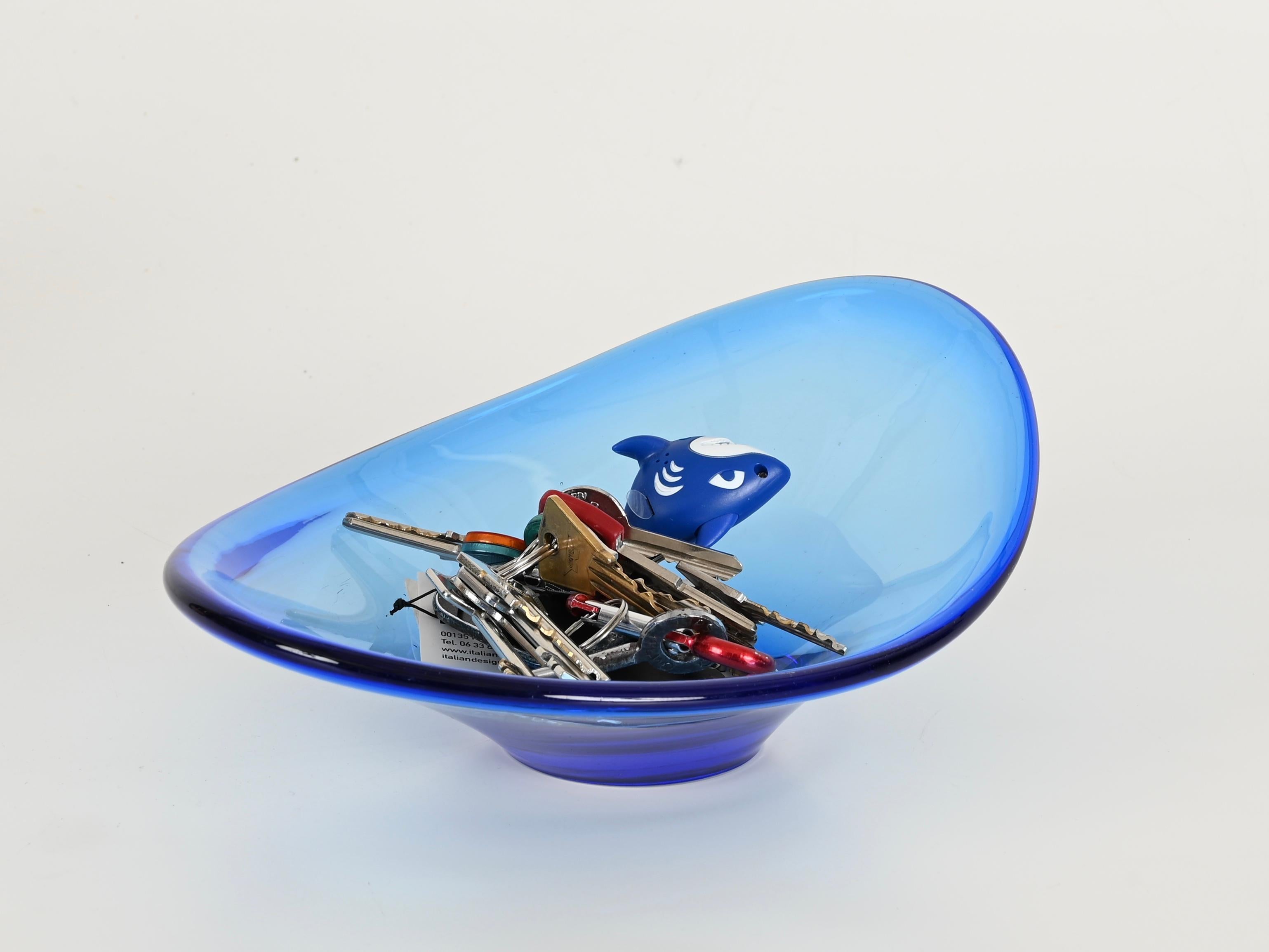 Cuenco o vaciabolsillos de cristal de Murano azul, estilo Fontana Arte, Italia Años 60 Vidrio en venta