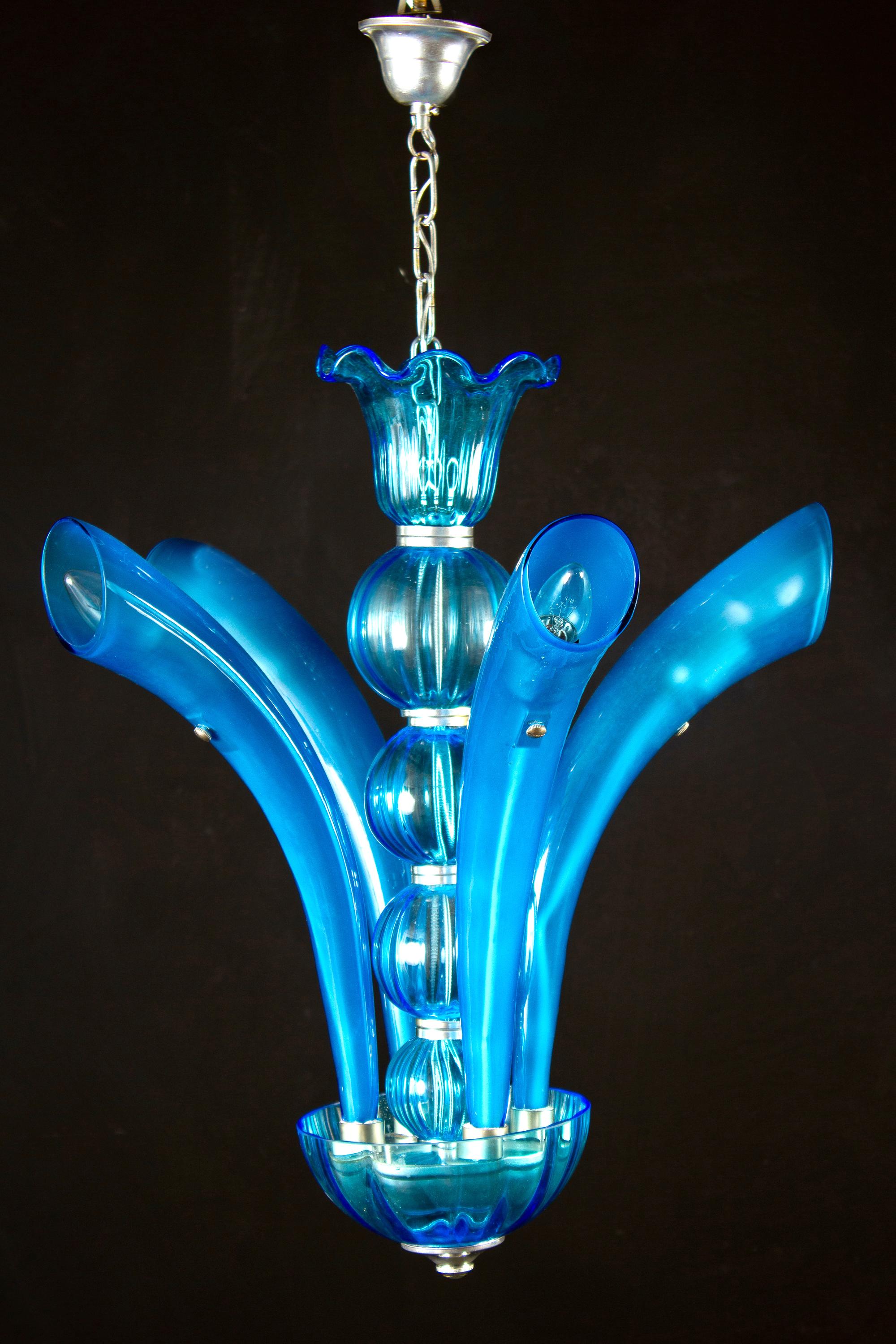 Curious blue four arms Murano glass chandelier with chrome finishes.
Perfect vintage condition.
Four E 14 light bulbs.