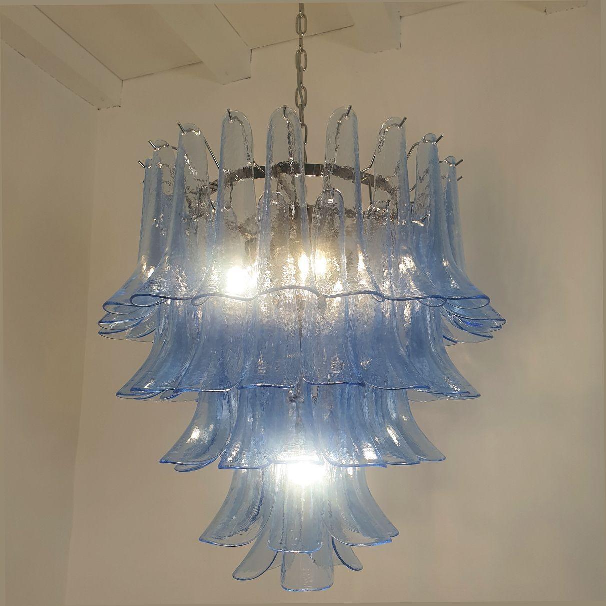 Blue Murano glass chandelier, Italy In Excellent Condition For Sale In Dallas, TX
