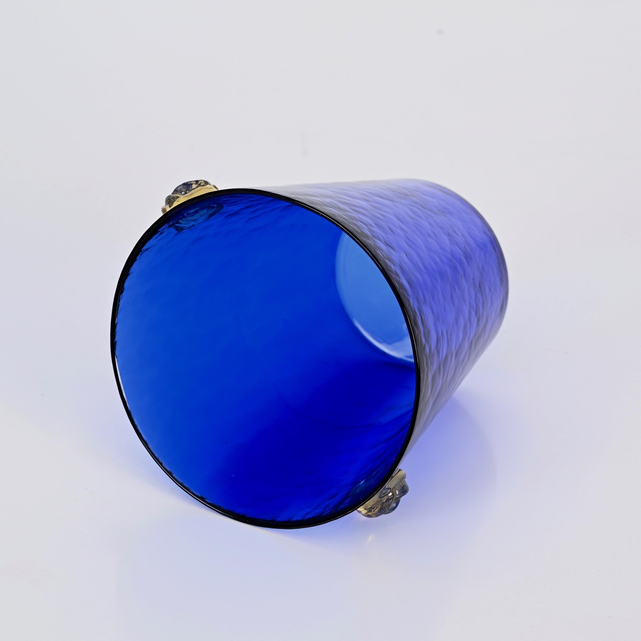 Seau à glace en verre de Murano bleu avec poignées en verre doré, Italie, années 1960 en vente 4